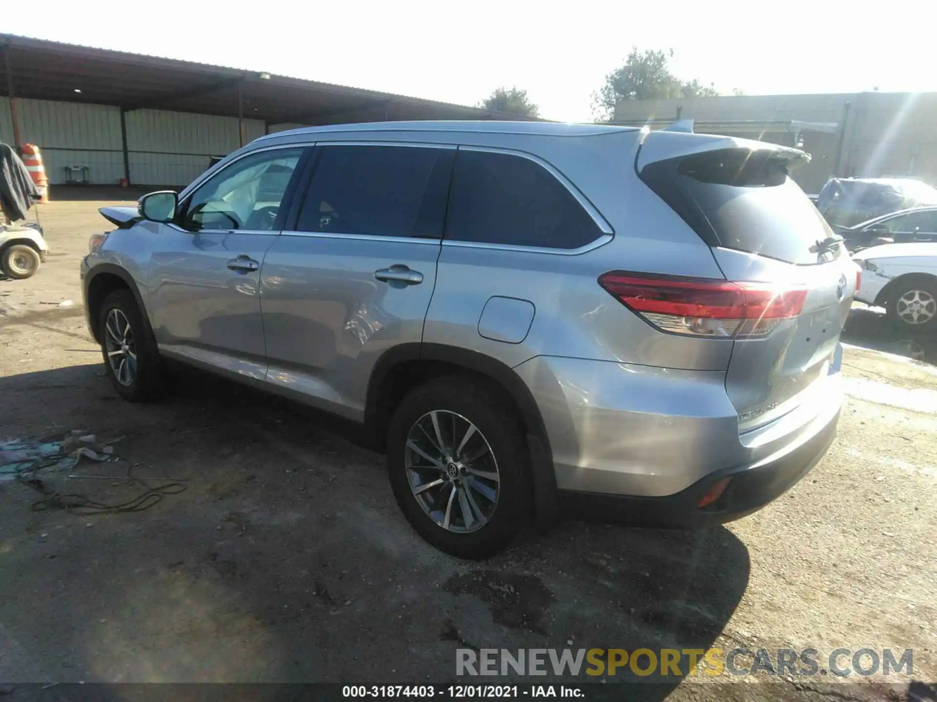 3 Photograph of a damaged car 5TDJZRFHXKS603050 TOYOTA HIGHLANDER 2019