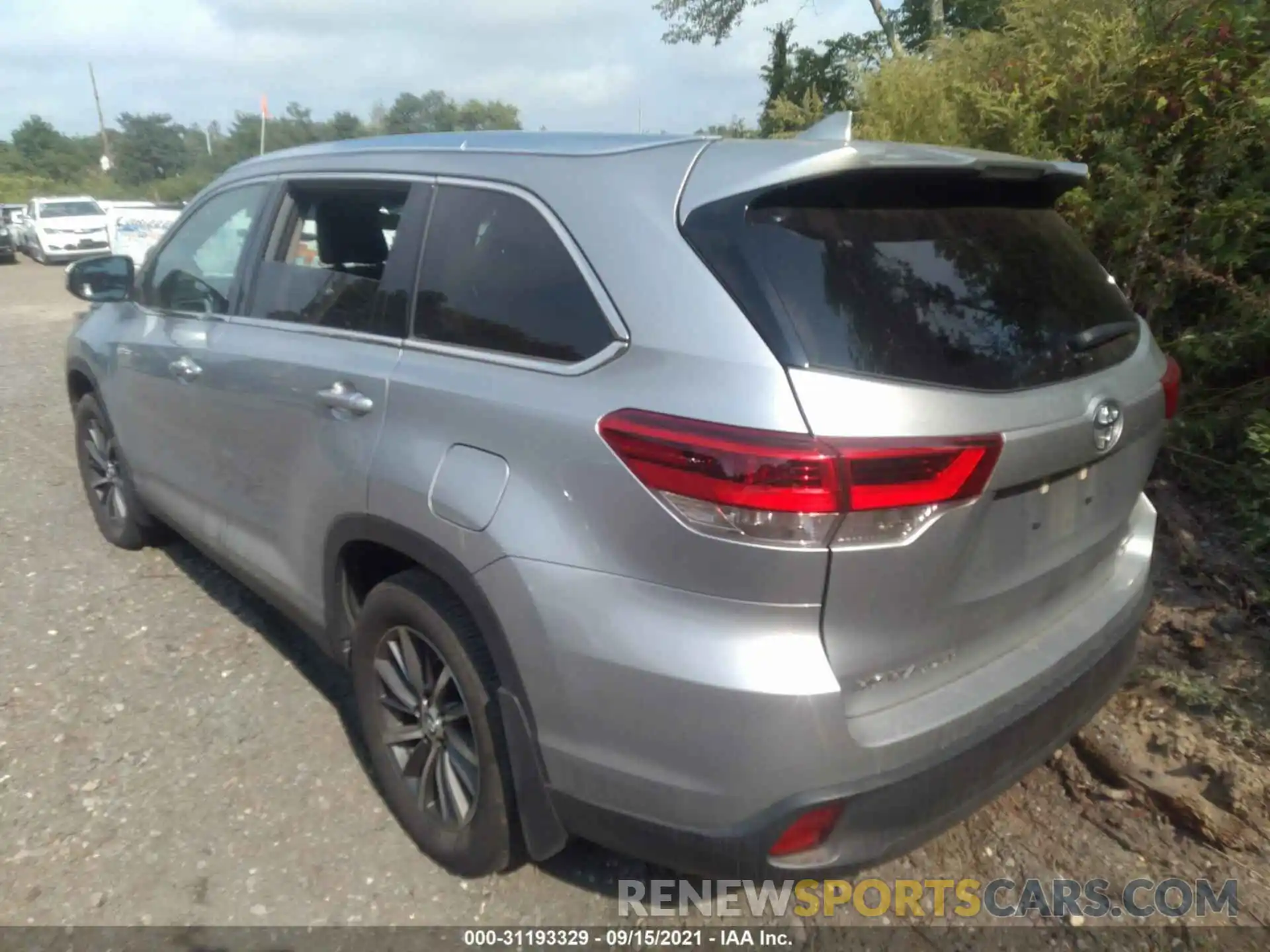 3 Photograph of a damaged car 5TDJZRFHXKS603596 TOYOTA HIGHLANDER 2019