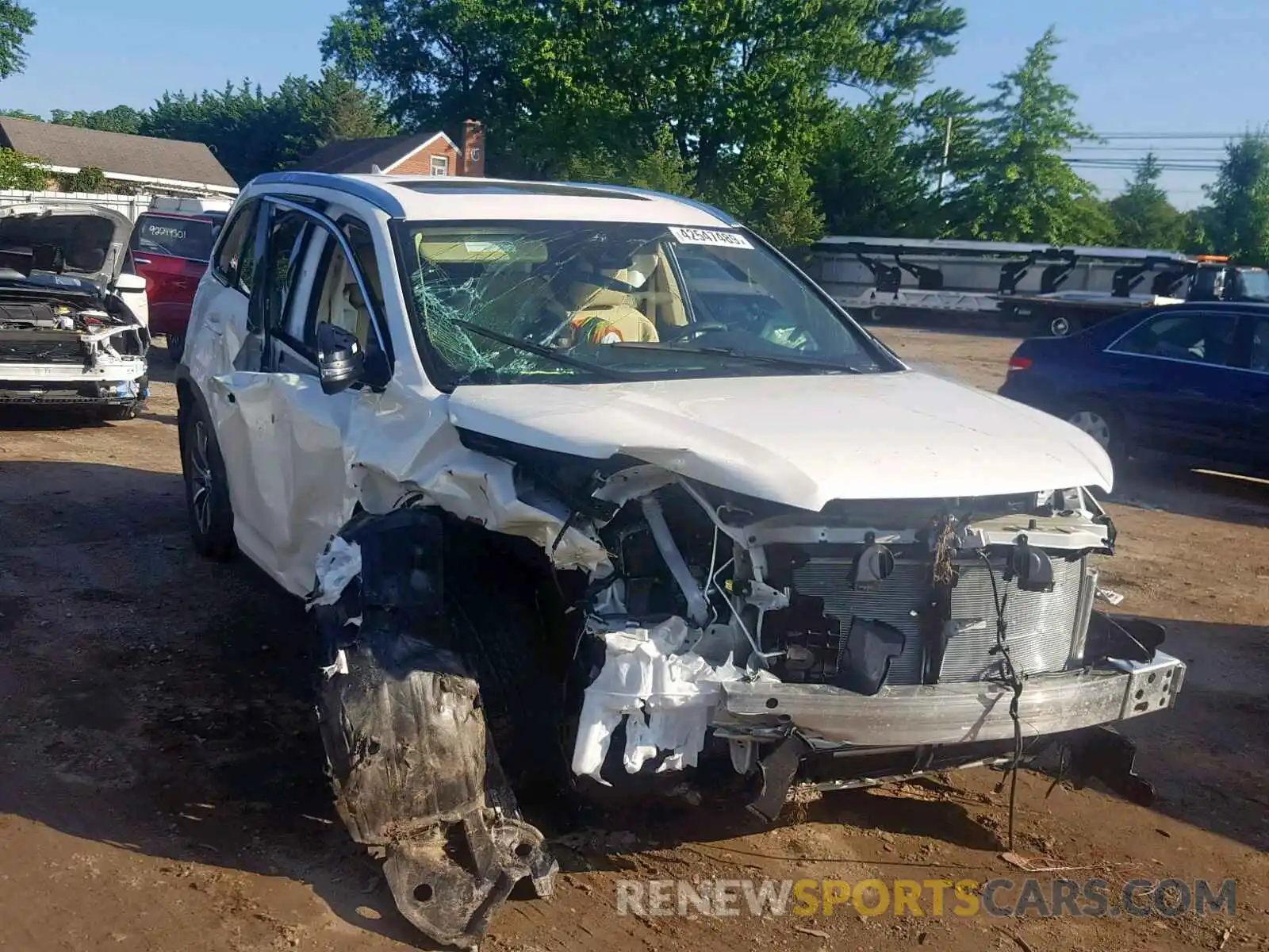 1 Photograph of a damaged car 5TDJZRFHXKS604828 TOYOTA HIGHLANDER 2019