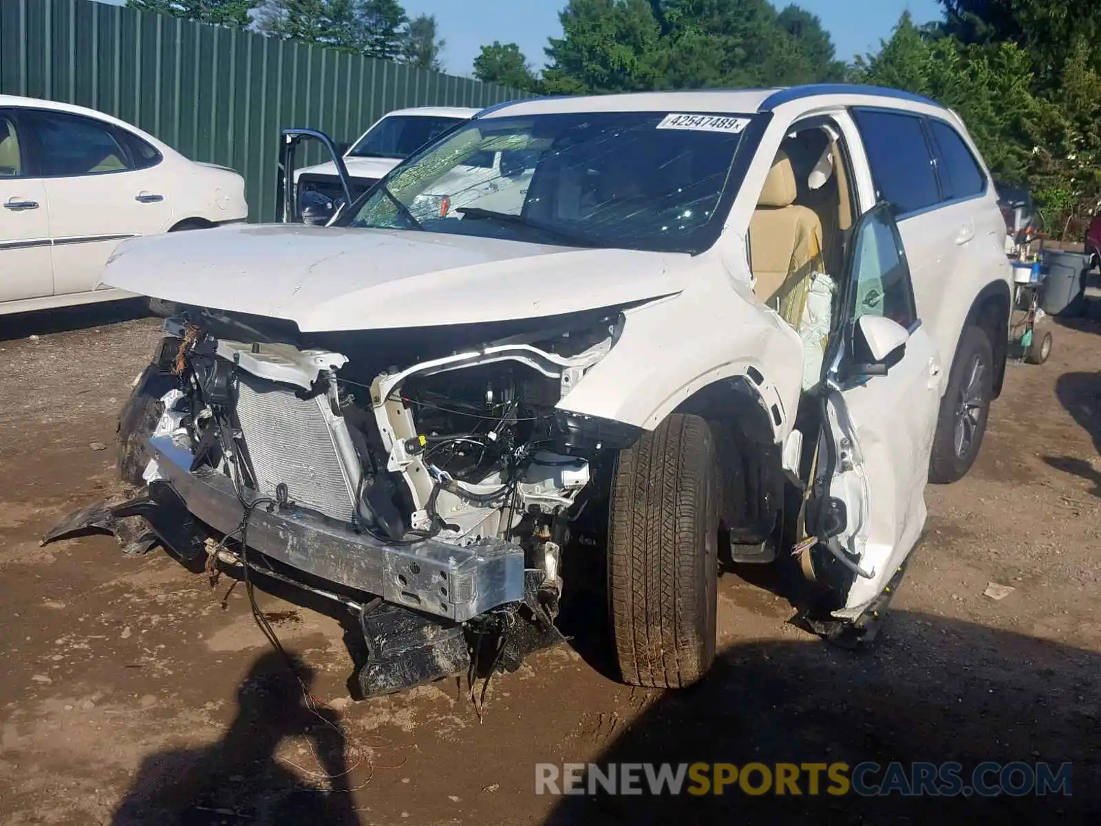 2 Photograph of a damaged car 5TDJZRFHXKS604828 TOYOTA HIGHLANDER 2019