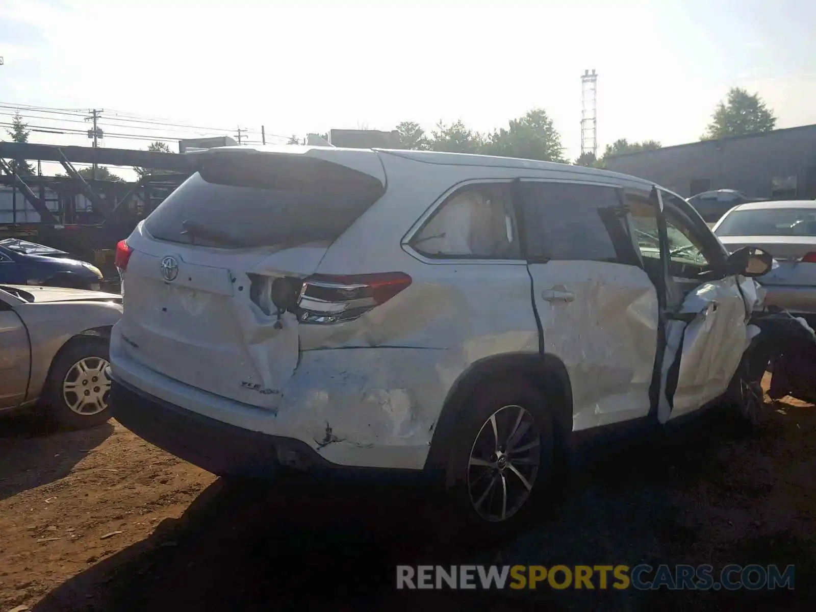 3 Photograph of a damaged car 5TDJZRFHXKS604828 TOYOTA HIGHLANDER 2019