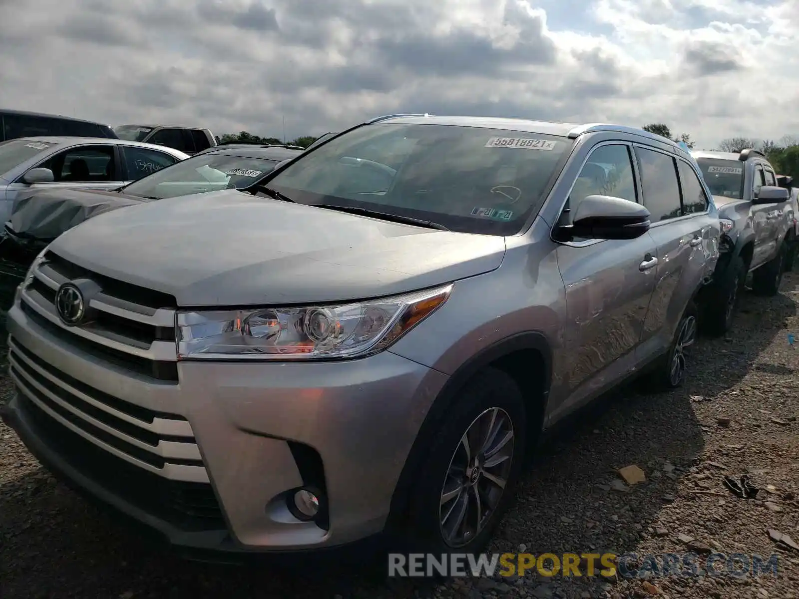 2 Photograph of a damaged car 5TDJZRFHXKS607308 TOYOTA HIGHLANDER 2019