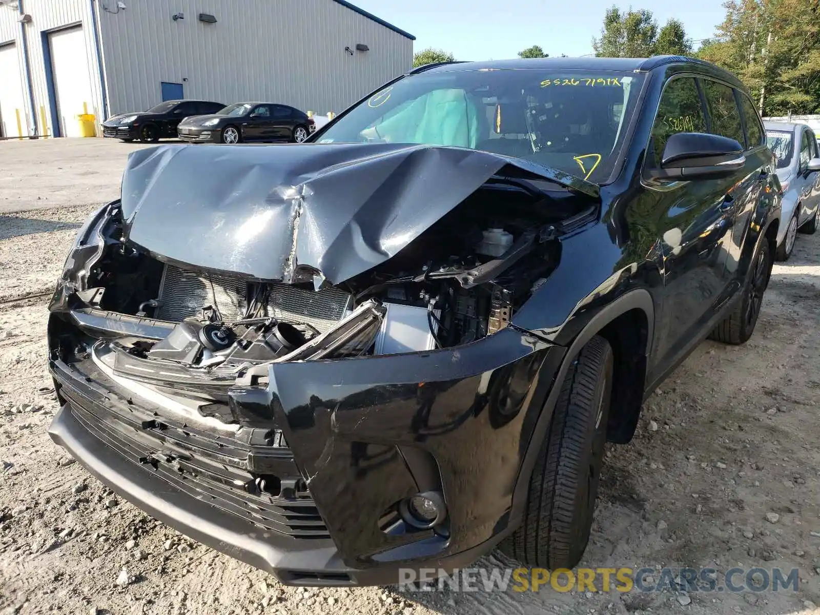 2 Photograph of a damaged car 5TDJZRFHXKS607762 TOYOTA HIGHLANDER 2019