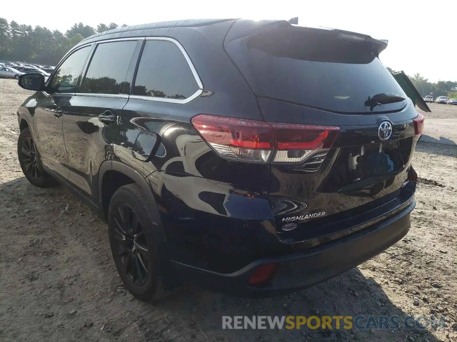 3 Photograph of a damaged car 5TDJZRFHXKS607762 TOYOTA HIGHLANDER 2019