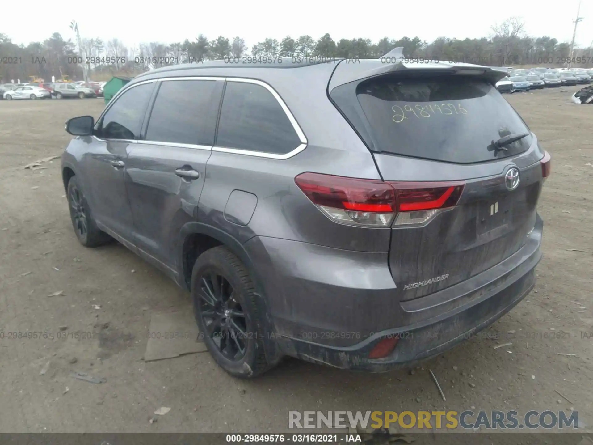 3 Photograph of a damaged car 5TDJZRFHXKS610600 TOYOTA HIGHLANDER 2019