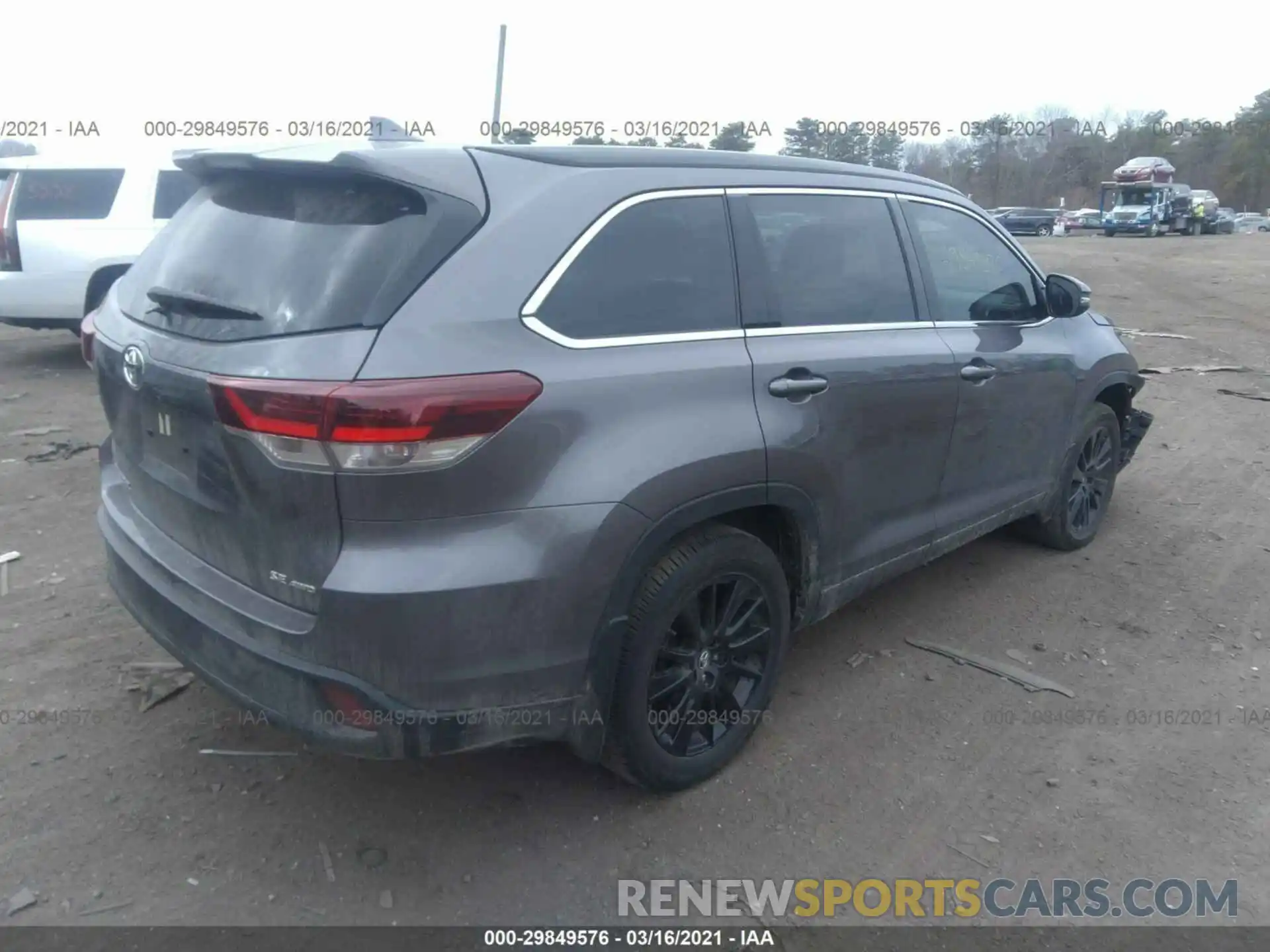 4 Photograph of a damaged car 5TDJZRFHXKS610600 TOYOTA HIGHLANDER 2019