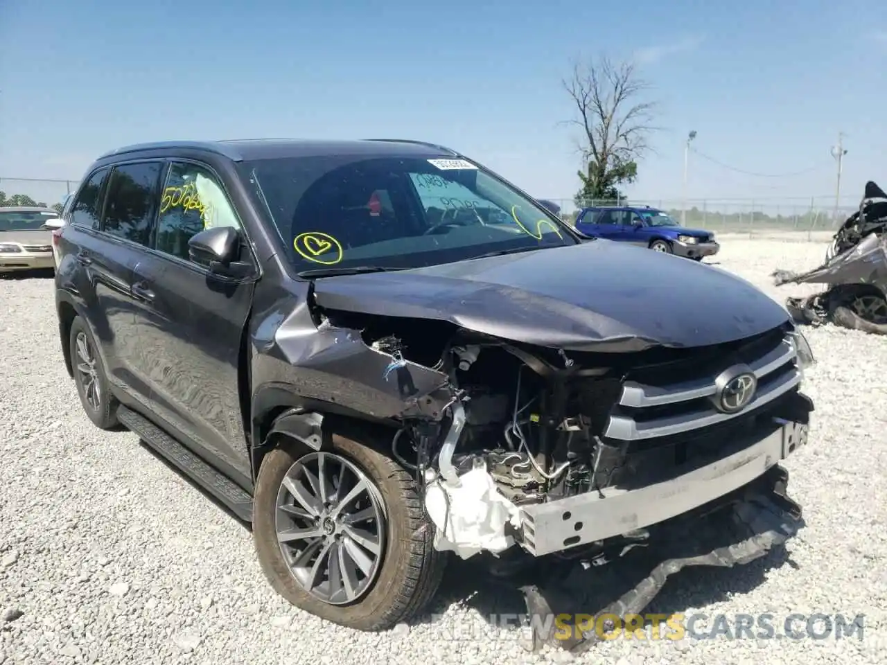 1 Photograph of a damaged car 5TDJZRFHXKS610709 TOYOTA HIGHLANDER 2019