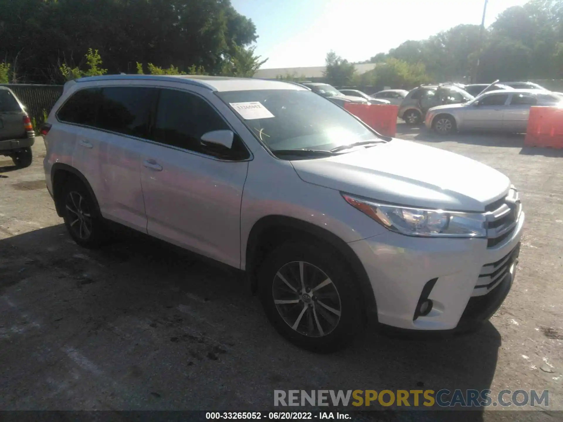 1 Photograph of a damaged car 5TDJZRFHXKS610757 TOYOTA HIGHLANDER 2019