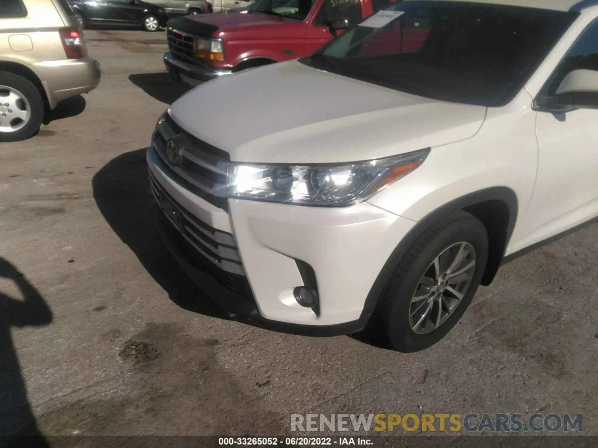 6 Photograph of a damaged car 5TDJZRFHXKS610757 TOYOTA HIGHLANDER 2019