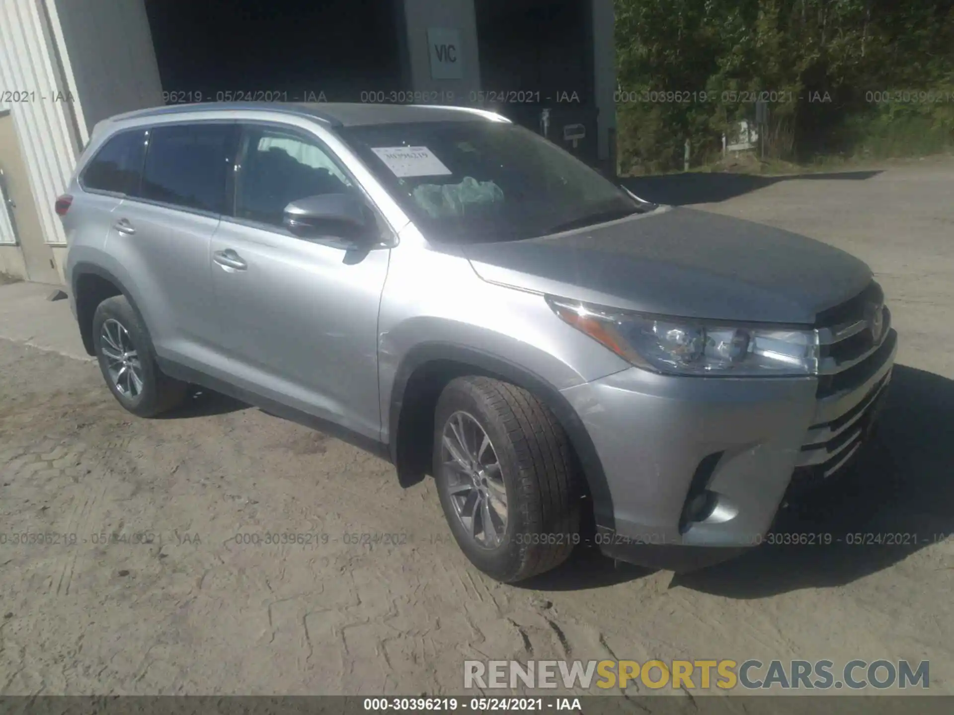 1 Photograph of a damaged car 5TDJZRFHXKS611584 TOYOTA HIGHLANDER 2019