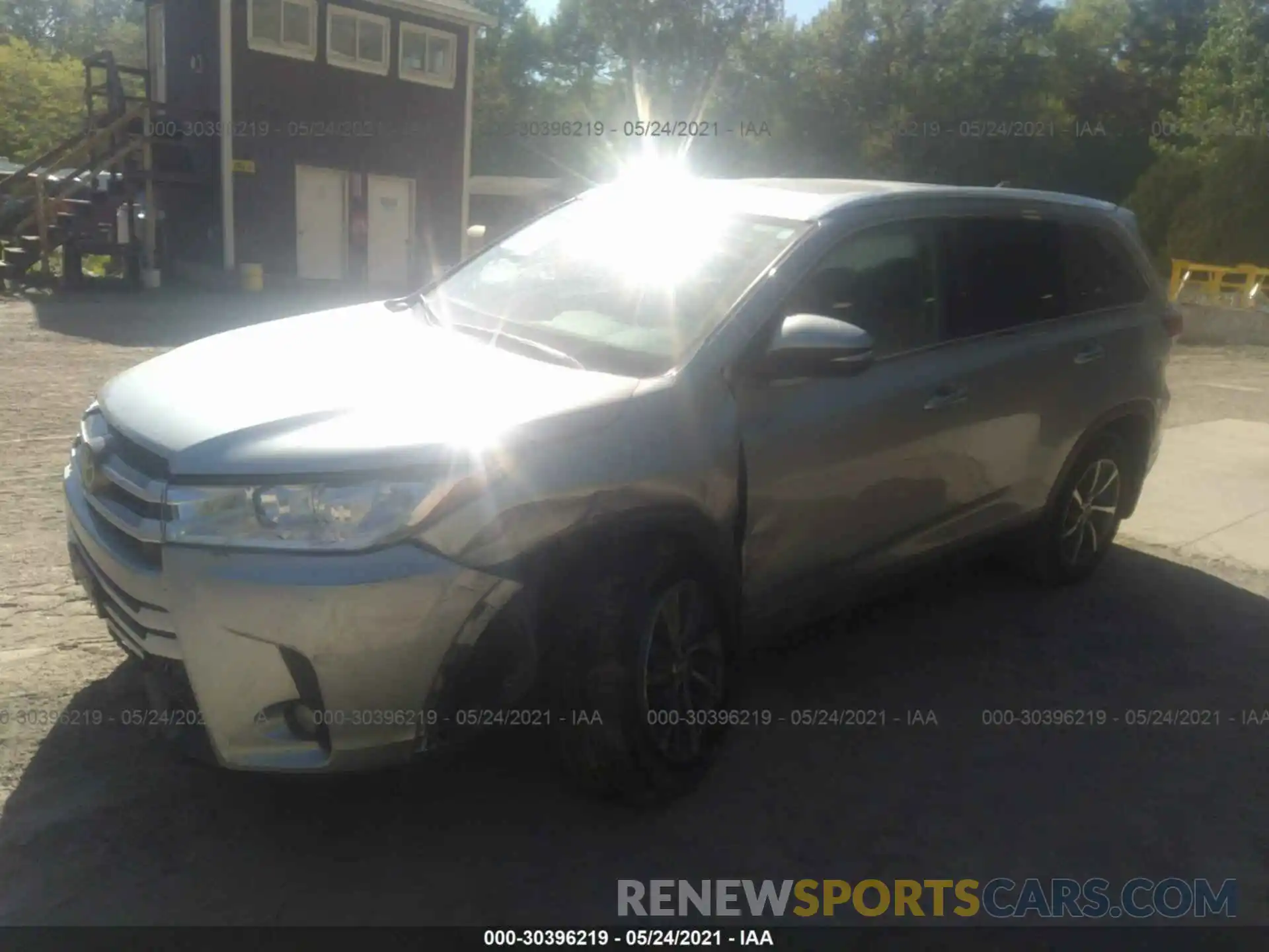 2 Photograph of a damaged car 5TDJZRFHXKS611584 TOYOTA HIGHLANDER 2019