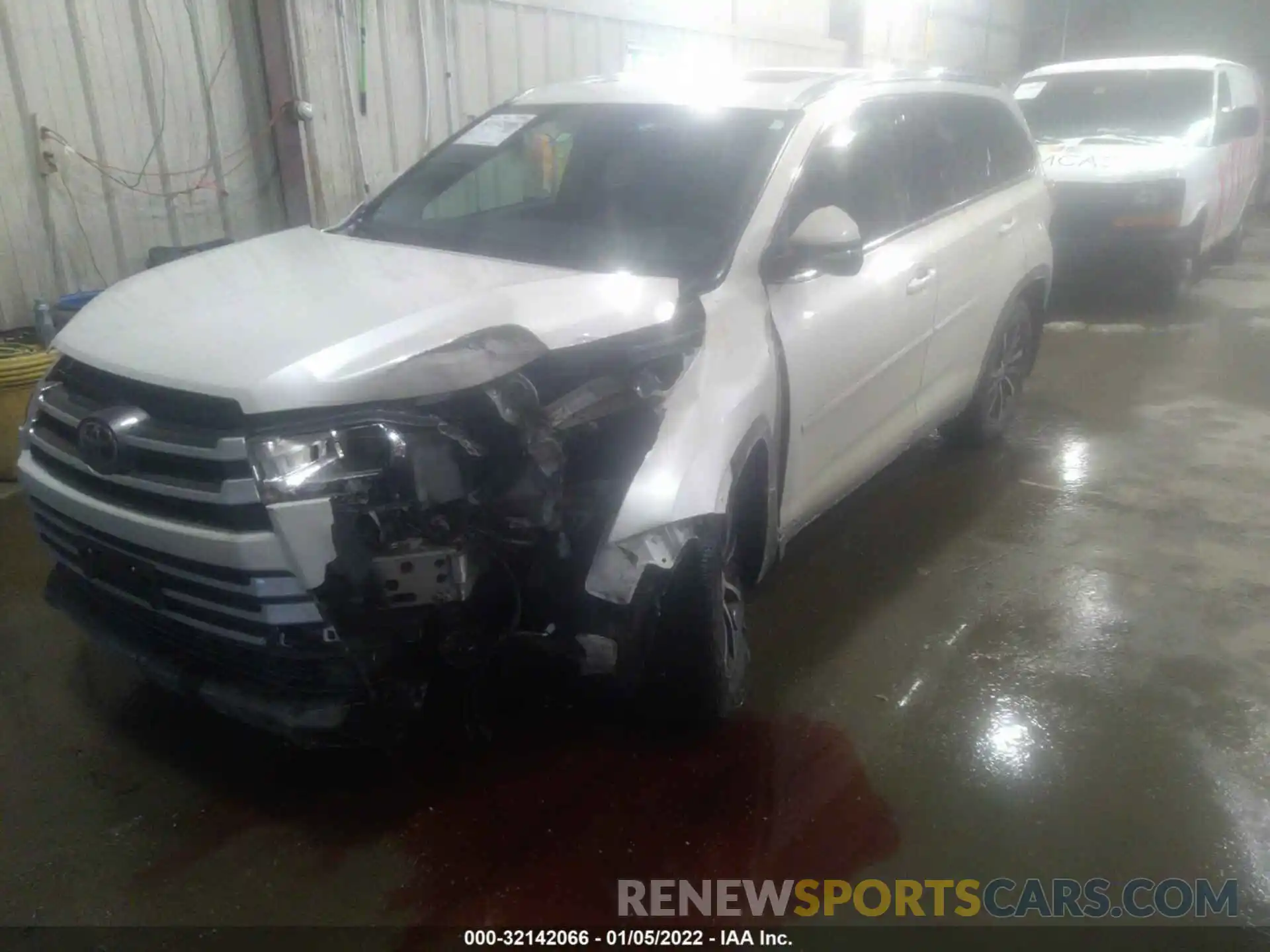 2 Photograph of a damaged car 5TDJZRFHXKS613948 TOYOTA HIGHLANDER 2019