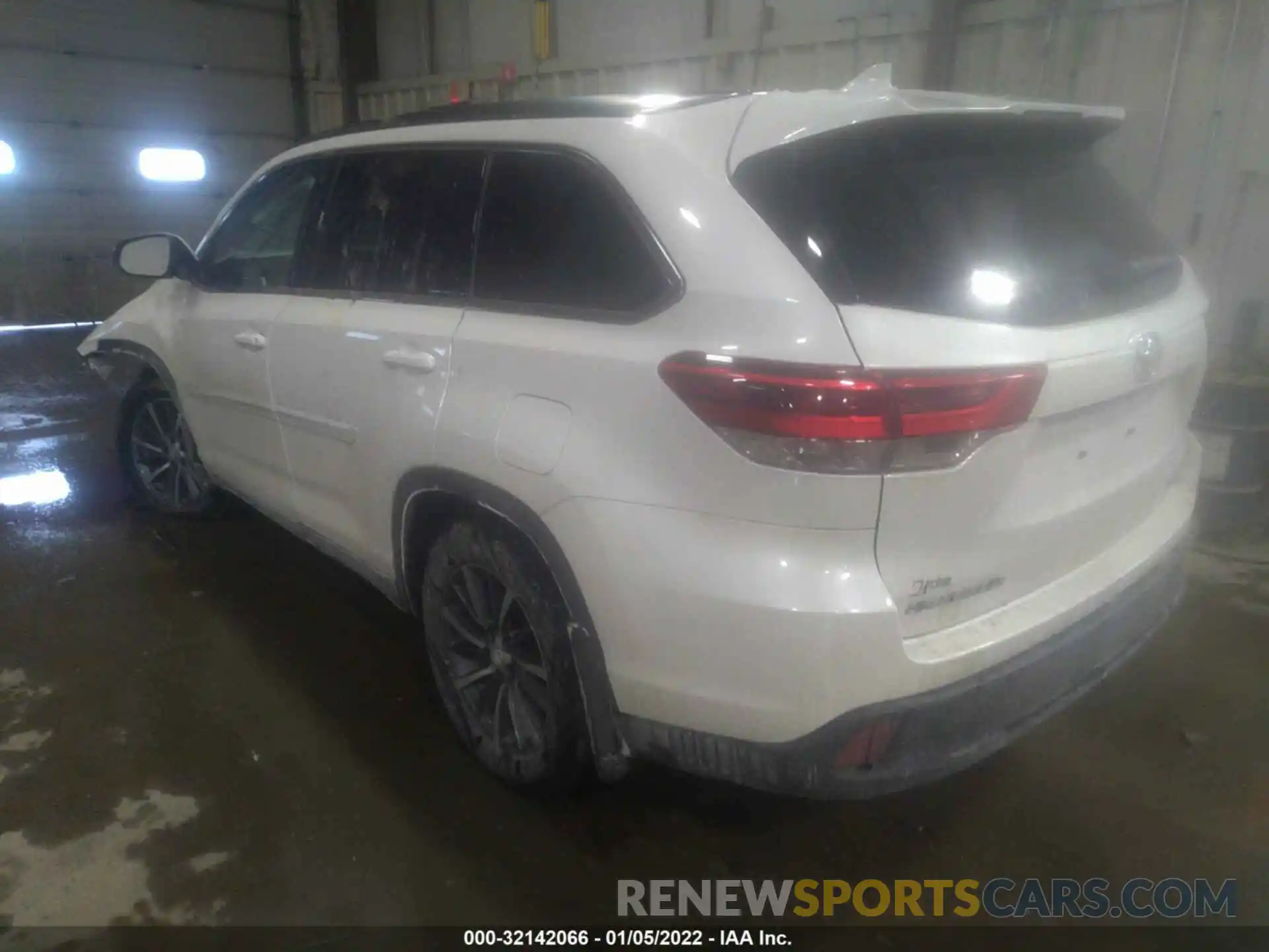 3 Photograph of a damaged car 5TDJZRFHXKS613948 TOYOTA HIGHLANDER 2019