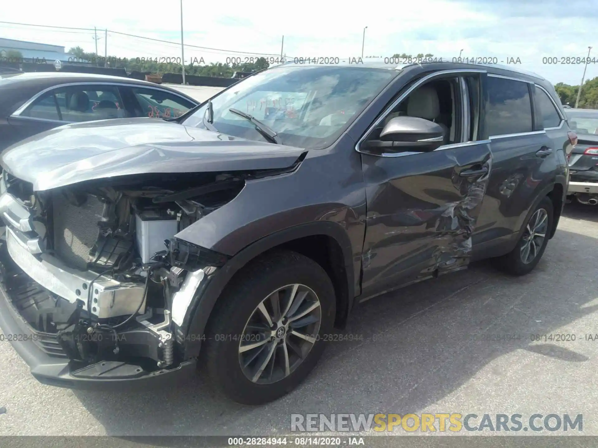 2 Photograph of a damaged car 5TDJZRFHXKS614551 TOYOTA HIGHLANDER 2019