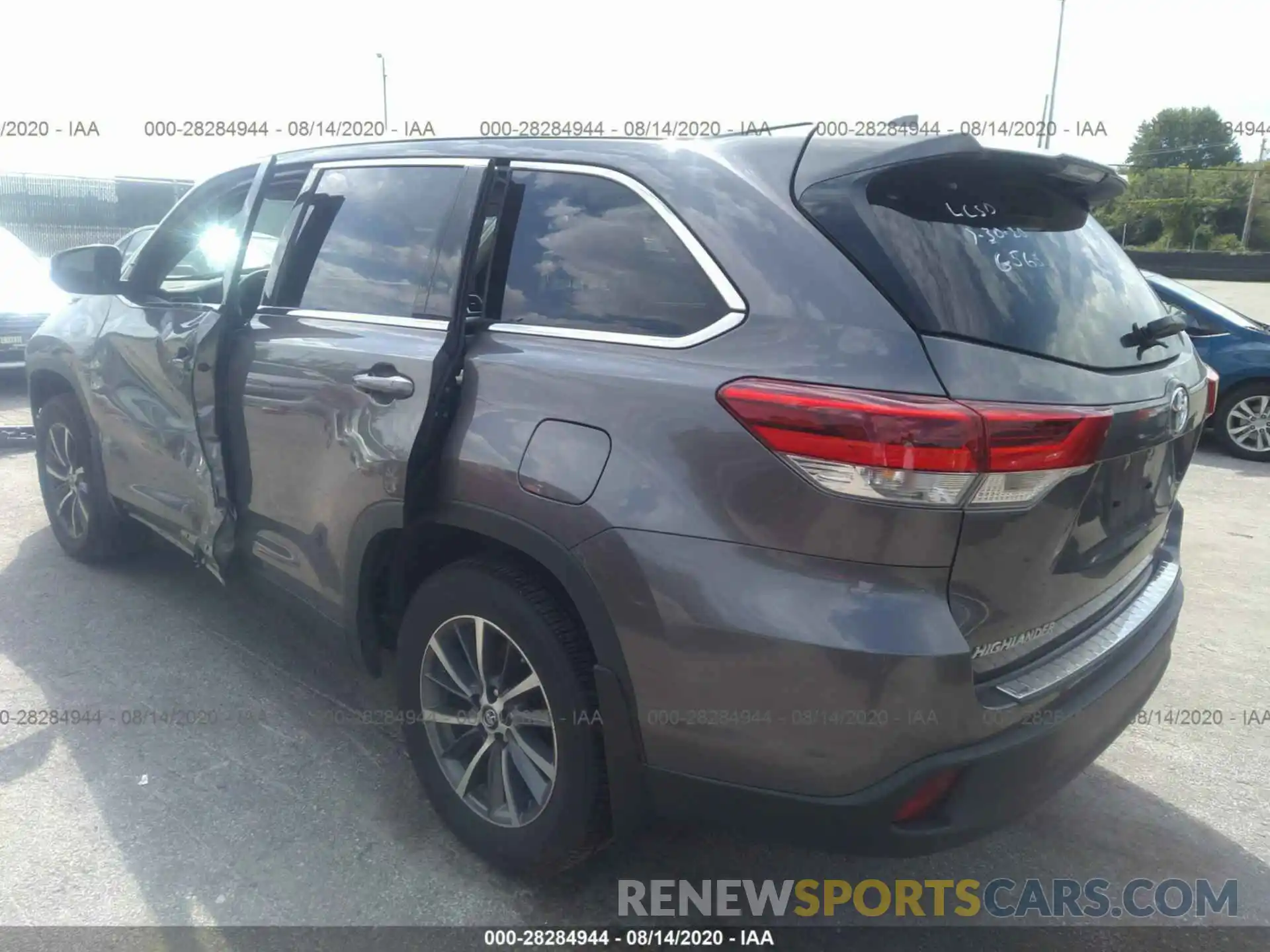 3 Photograph of a damaged car 5TDJZRFHXKS614551 TOYOTA HIGHLANDER 2019