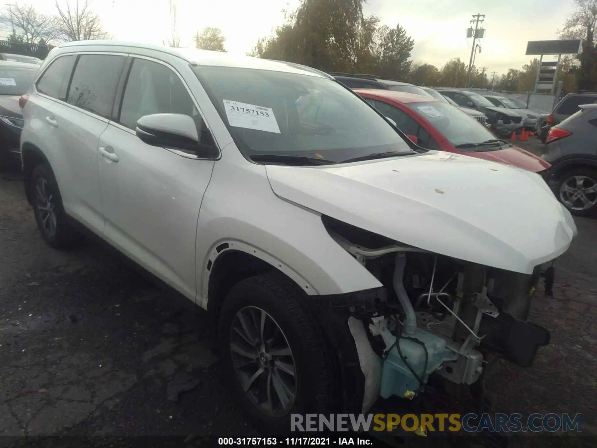 1 Photograph of a damaged car 5TDJZRFHXKS616915 TOYOTA HIGHLANDER 2019