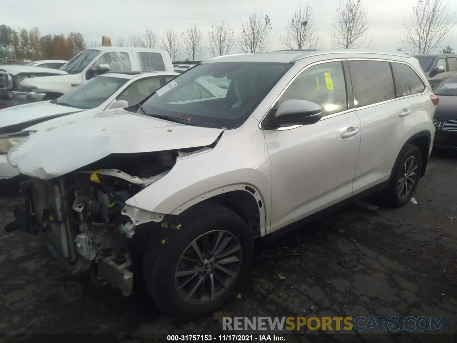 2 Photograph of a damaged car 5TDJZRFHXKS616915 TOYOTA HIGHLANDER 2019