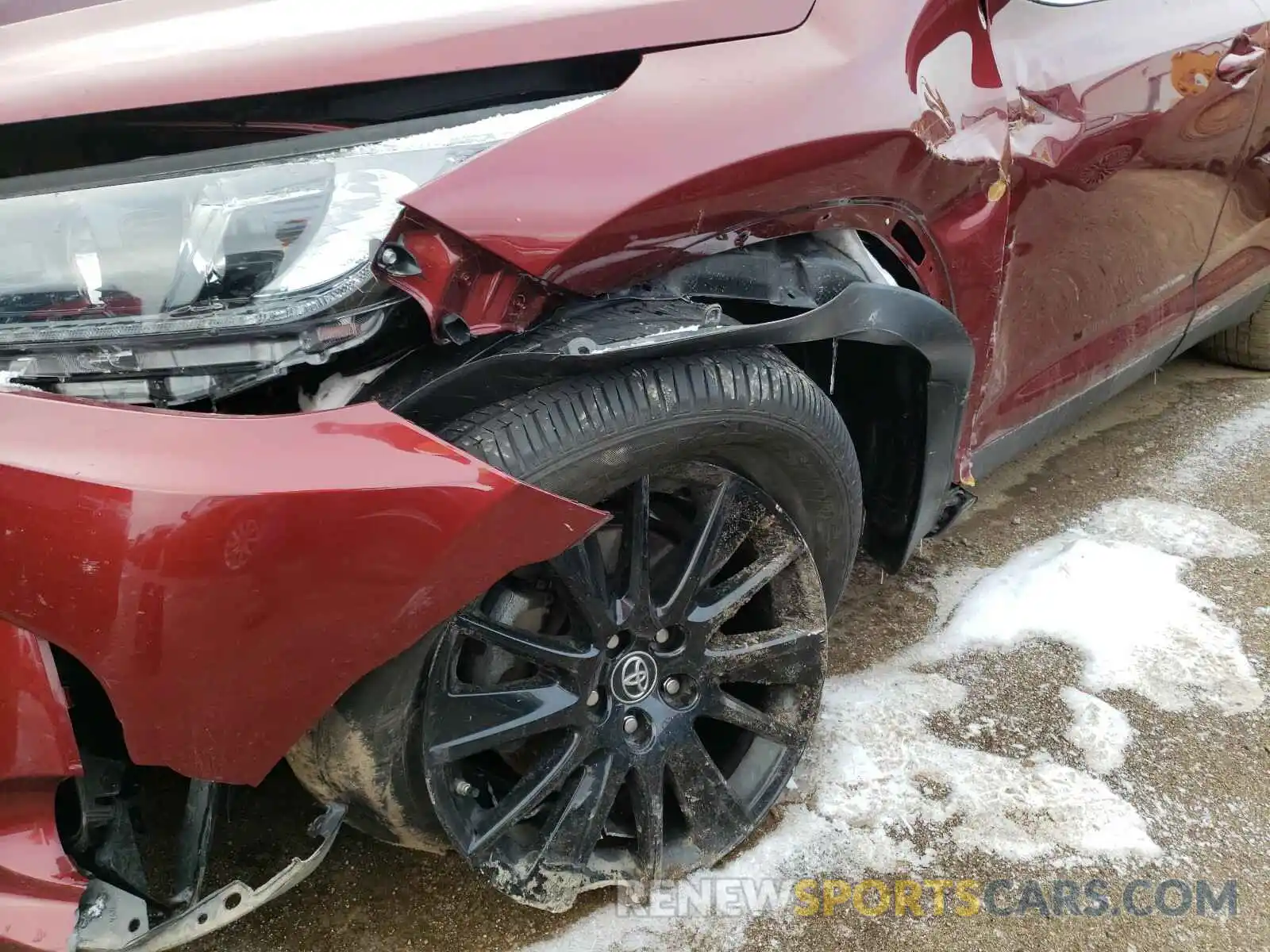 9 Photograph of a damaged car 5TDJZRFHXKS617207 TOYOTA HIGHLANDER 2019