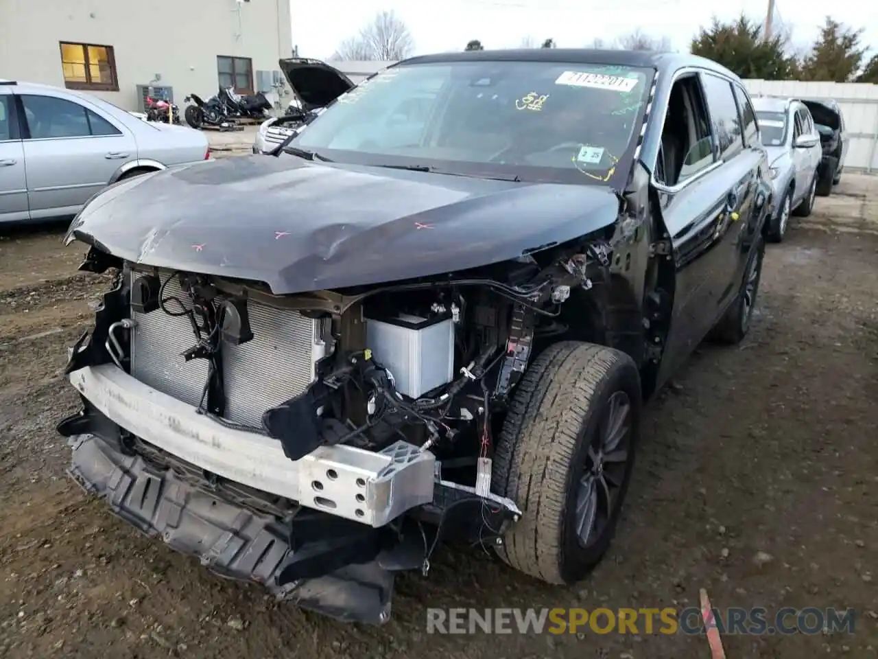 2 Photograph of a damaged car 5TDJZRFHXKS619989 TOYOTA HIGHLANDER 2019