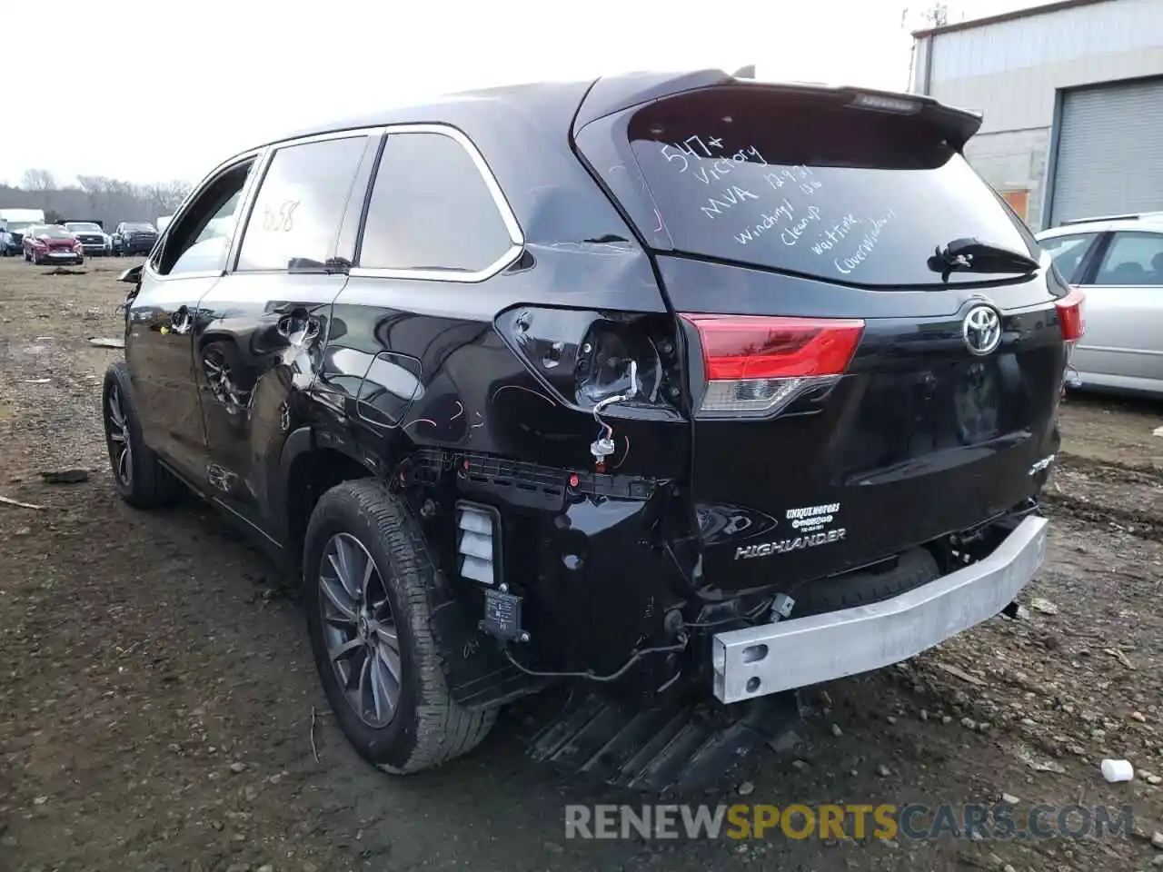 3 Photograph of a damaged car 5TDJZRFHXKS619989 TOYOTA HIGHLANDER 2019