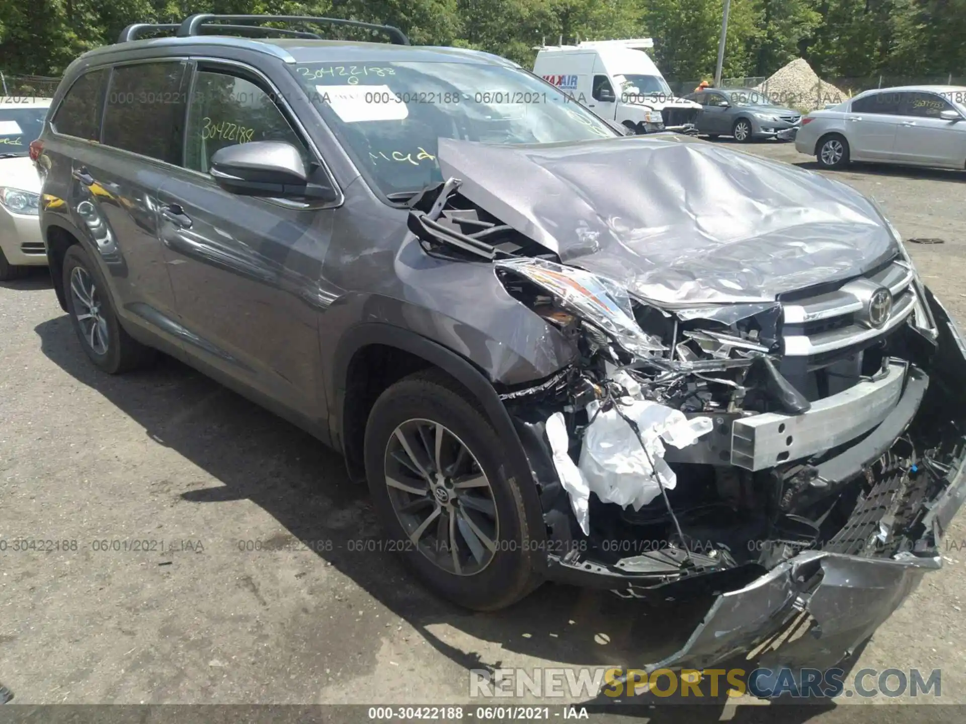 1 Photograph of a damaged car 5TDJZRFHXKS620768 TOYOTA HIGHLANDER 2019