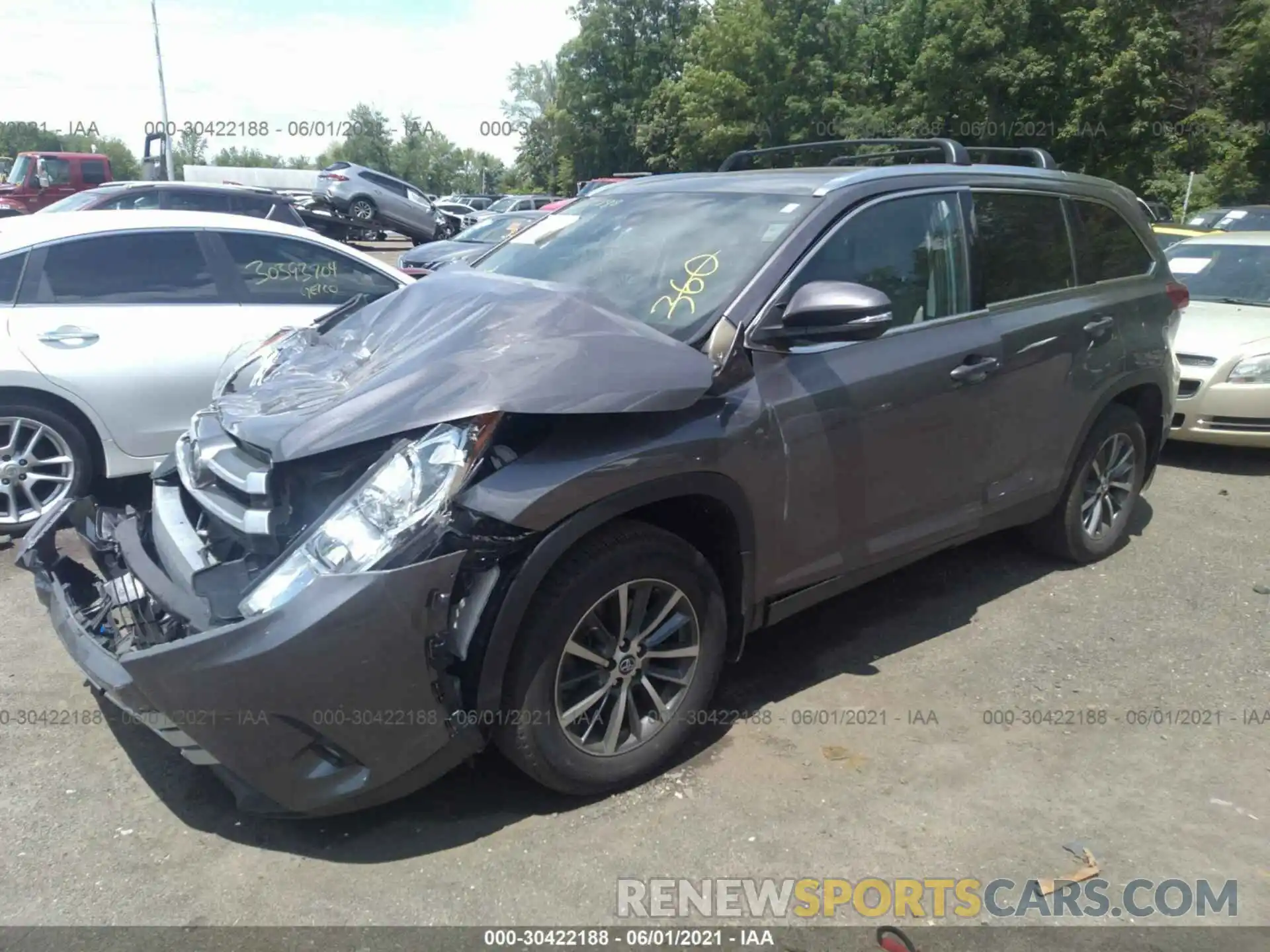 2 Photograph of a damaged car 5TDJZRFHXKS620768 TOYOTA HIGHLANDER 2019