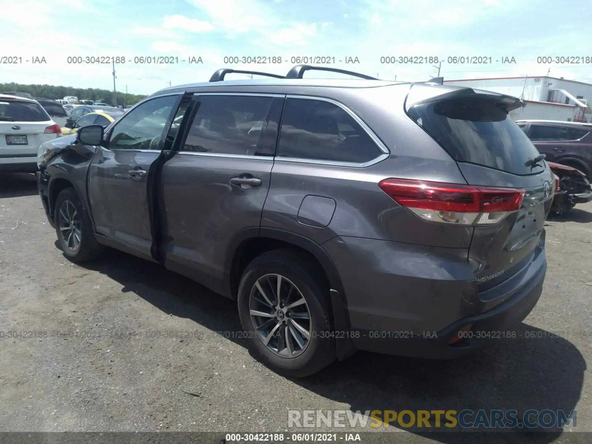 3 Photograph of a damaged car 5TDJZRFHXKS620768 TOYOTA HIGHLANDER 2019