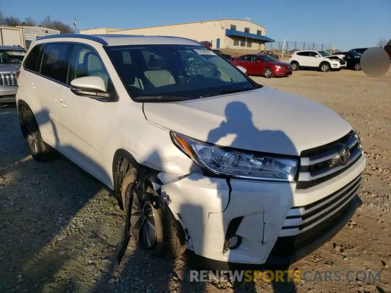 1 Photograph of a damaged car 5TDJZRFHXKS621953 TOYOTA HIGHLANDER 2019