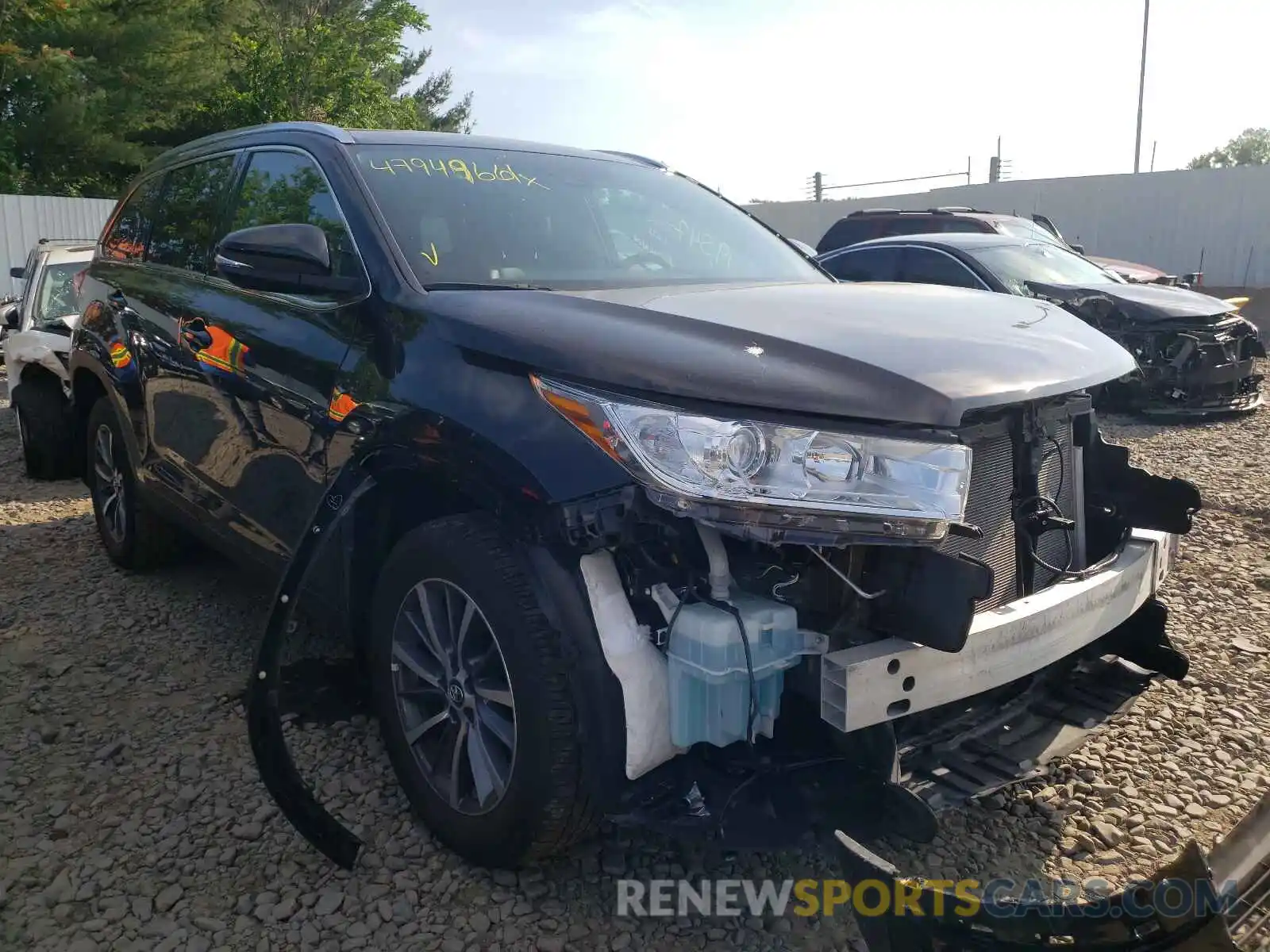 1 Photograph of a damaged car 5TDJZRFHXKS622259 TOYOTA HIGHLANDER 2019