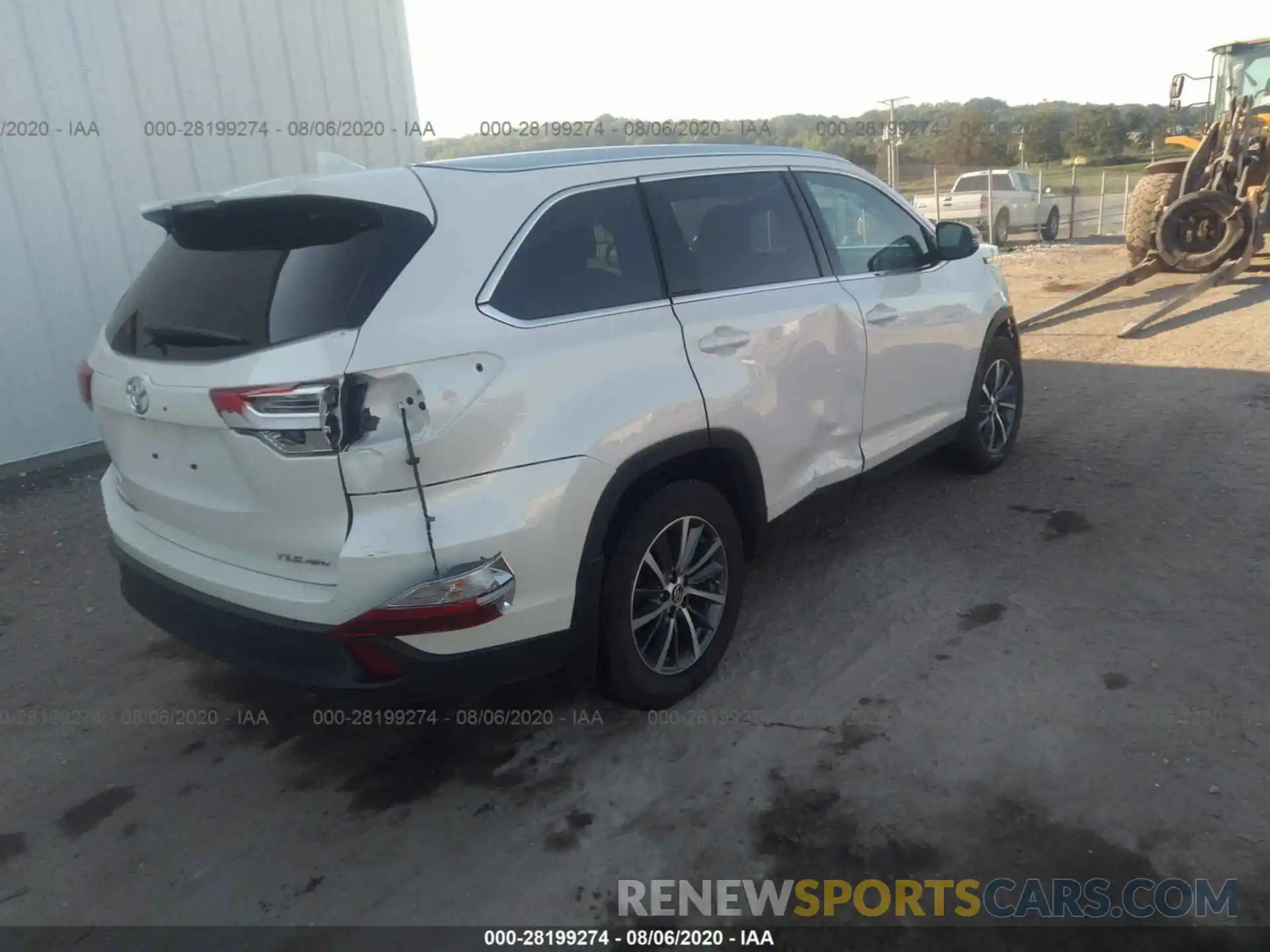 4 Photograph of a damaged car 5TDJZRFHXKS623248 TOYOTA HIGHLANDER 2019