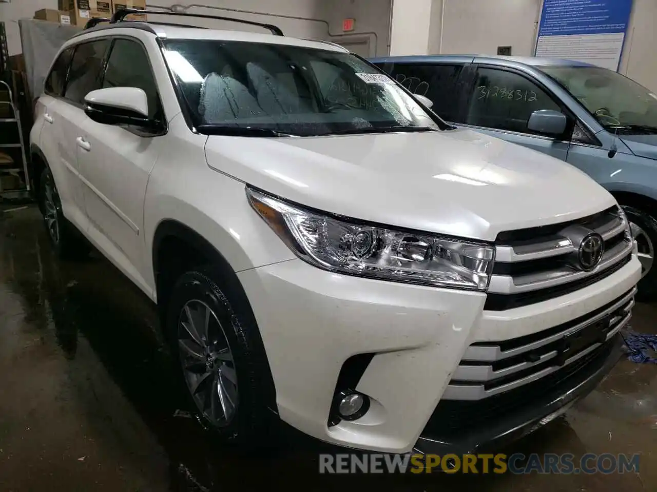 1 Photograph of a damaged car 5TDJZRFHXKS624349 TOYOTA HIGHLANDER 2019