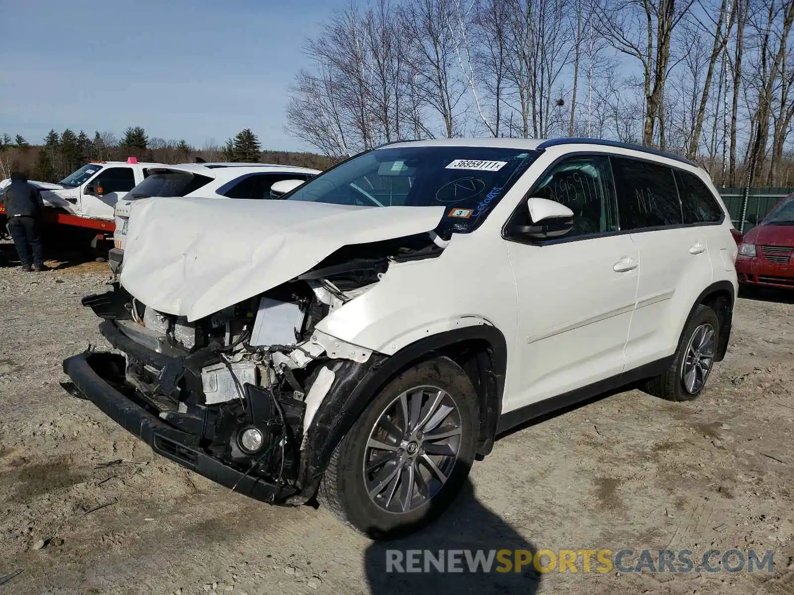 2 Photograph of a damaged car 5TDJZRFHXKS624495 TOYOTA HIGHLANDER 2019