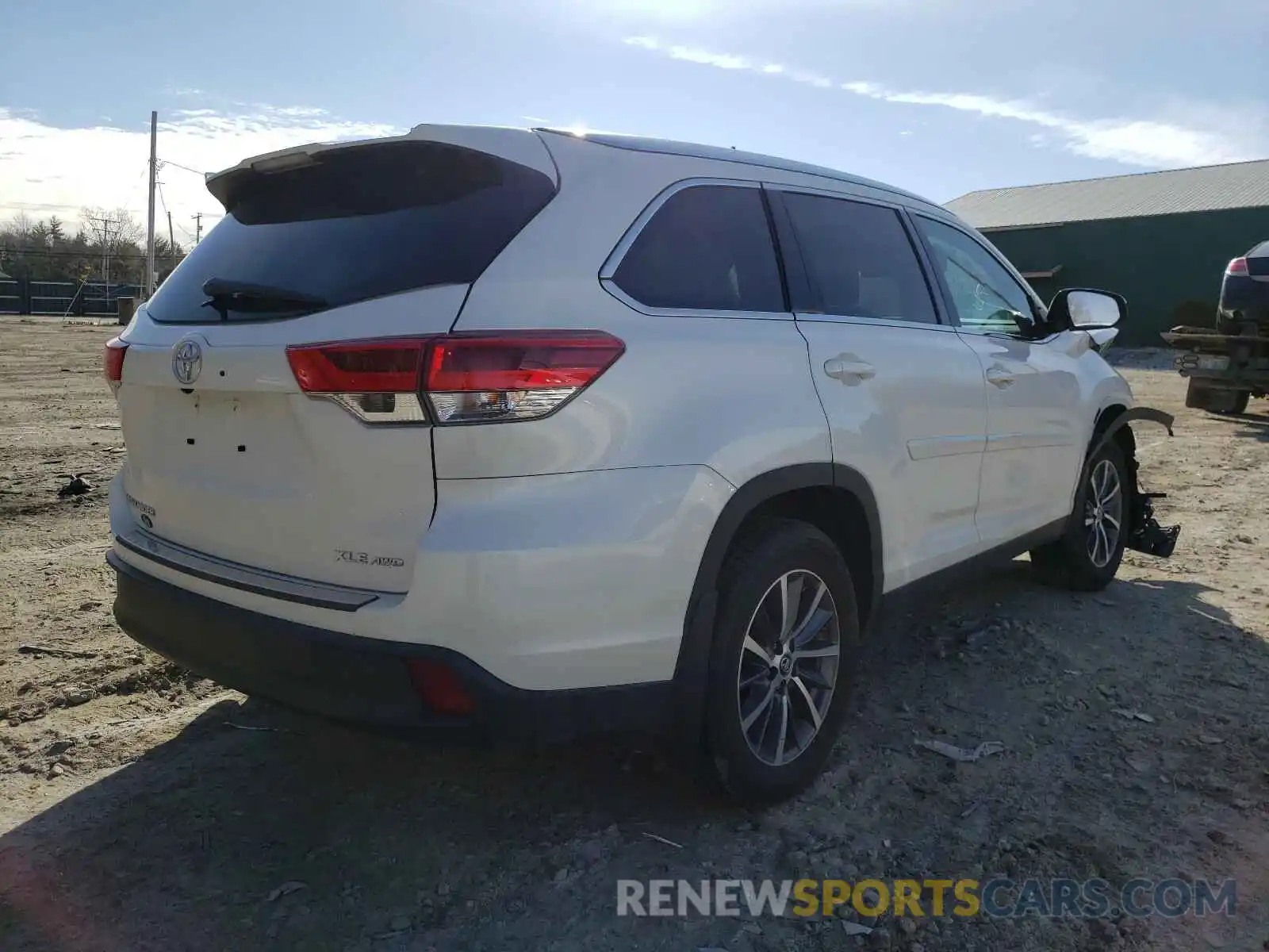 4 Photograph of a damaged car 5TDJZRFHXKS624495 TOYOTA HIGHLANDER 2019