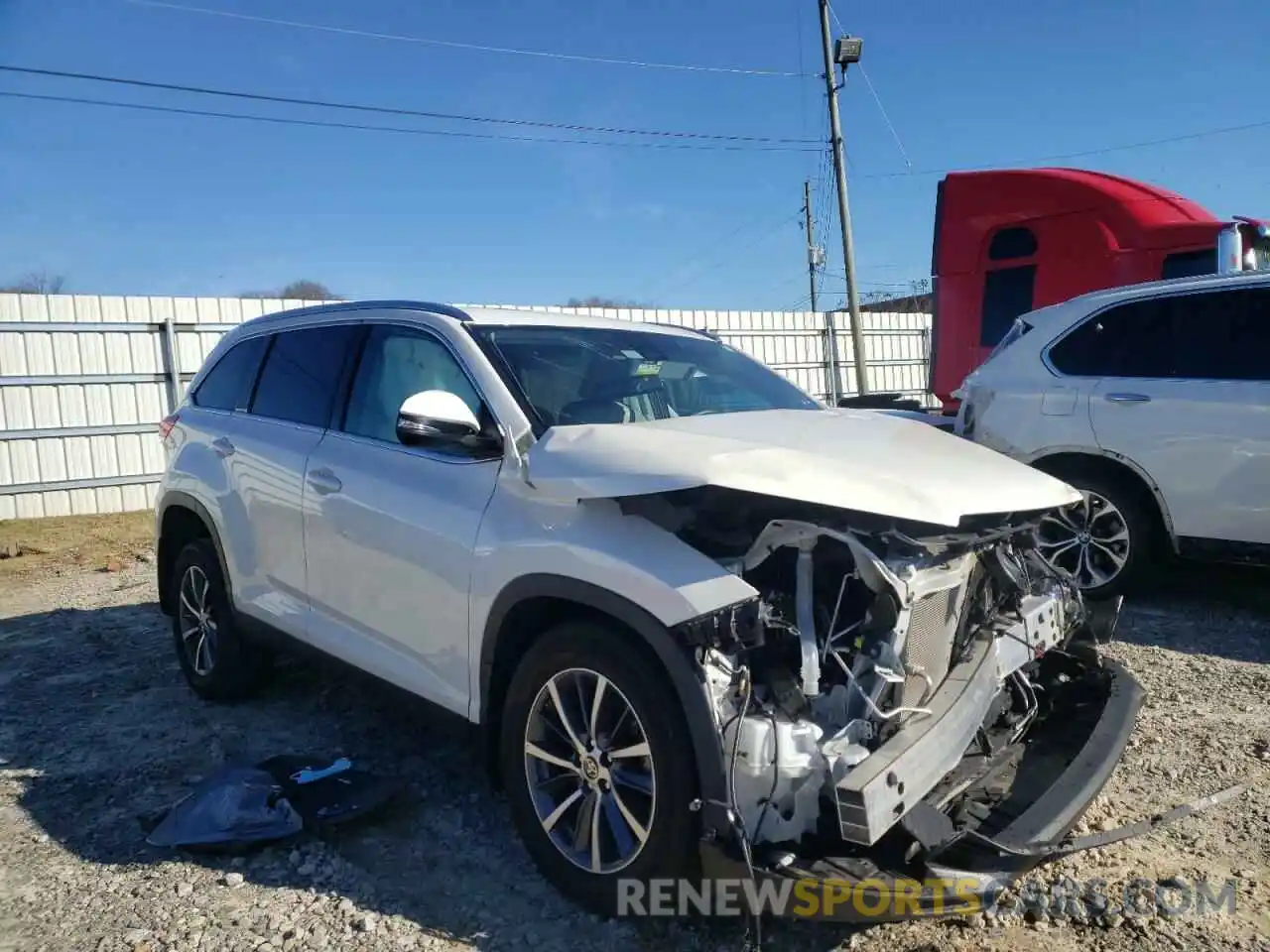 1 Photograph of a damaged car 5TDJZRFHXKS625744 TOYOTA HIGHLANDER 2019