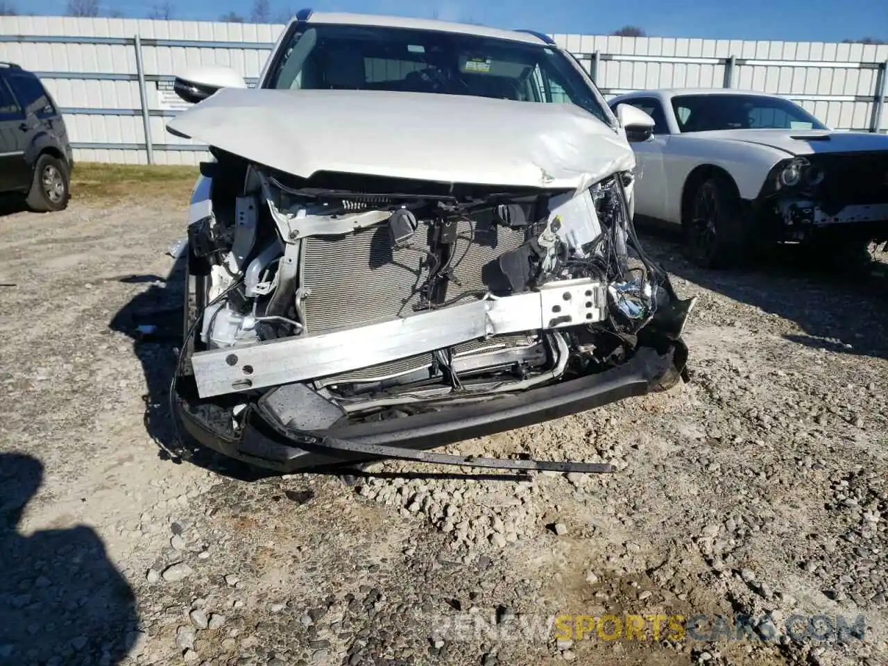 9 Photograph of a damaged car 5TDJZRFHXKS625744 TOYOTA HIGHLANDER 2019