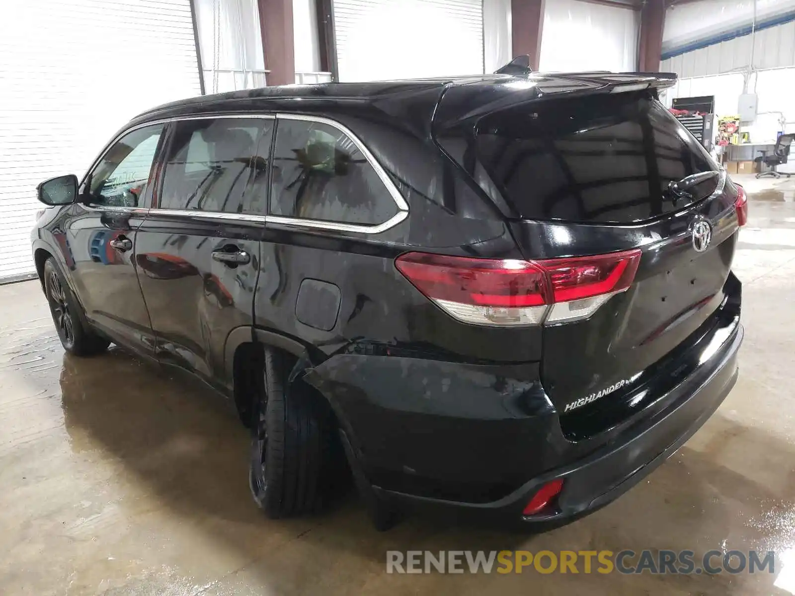 3 Photograph of a damaged car 5TDJZRFHXKS625999 TOYOTA HIGHLANDER 2019