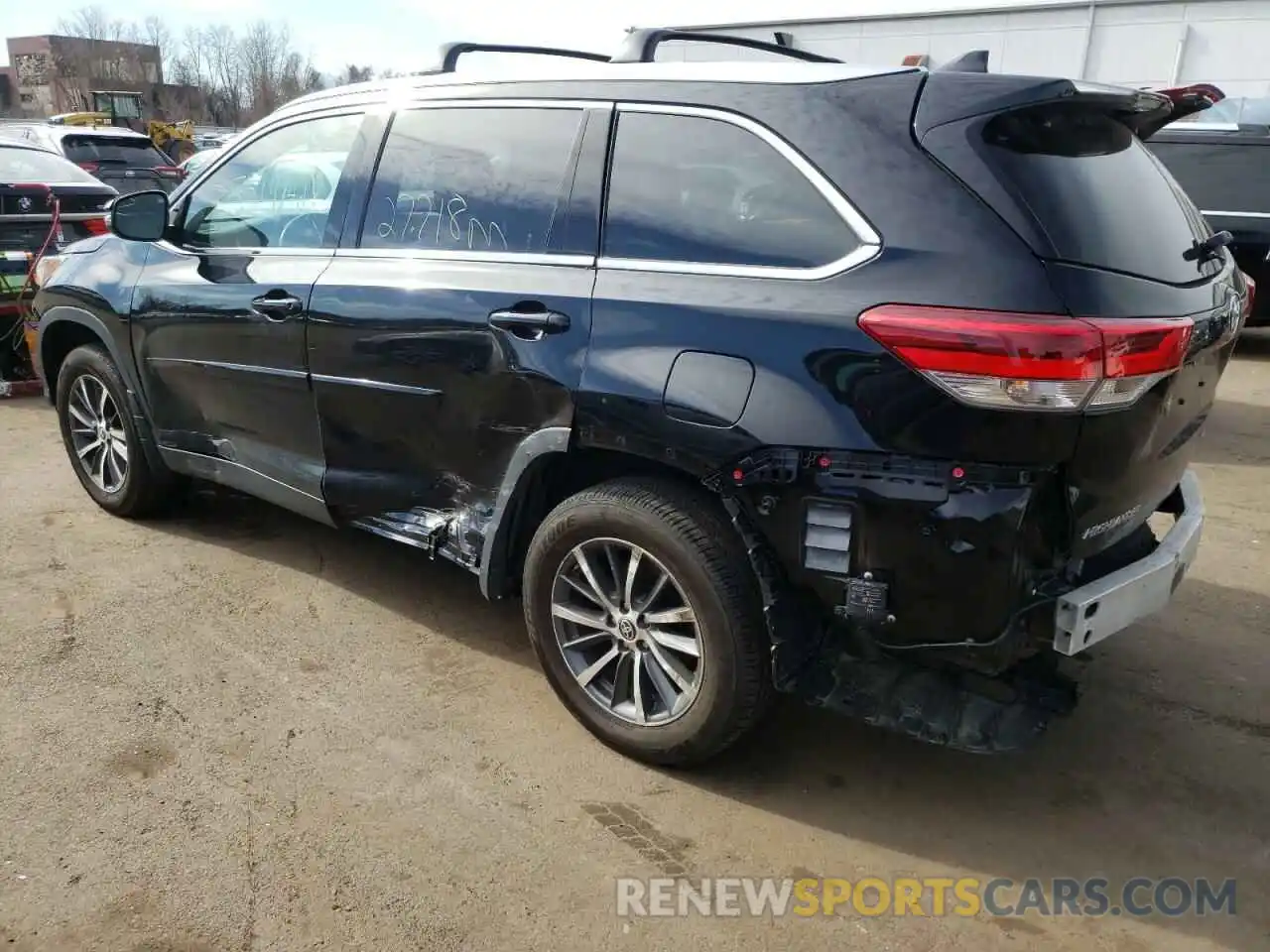 3 Photograph of a damaged car 5TDJZRFHXKS626179 TOYOTA HIGHLANDER 2019