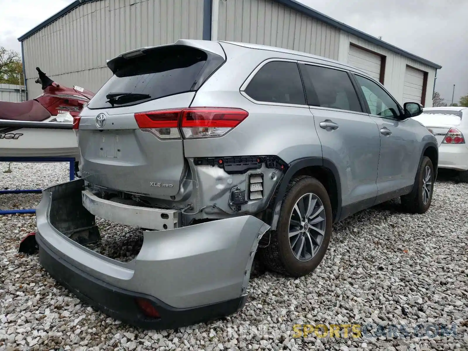 4 Photograph of a damaged car 5TDJZRFHXKS629745 TOYOTA HIGHLANDER 2019