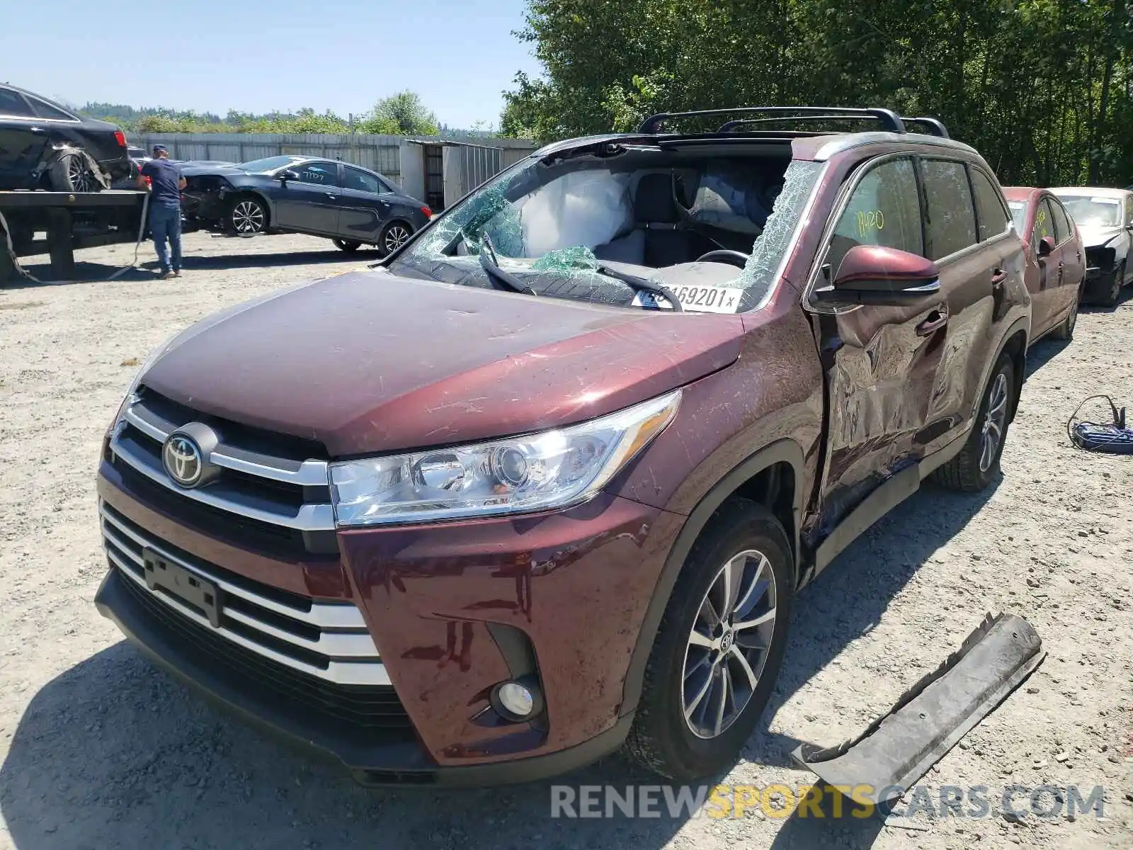 2 Photograph of a damaged car 5TDJZRFHXKS700653 TOYOTA HIGHLANDER 2019