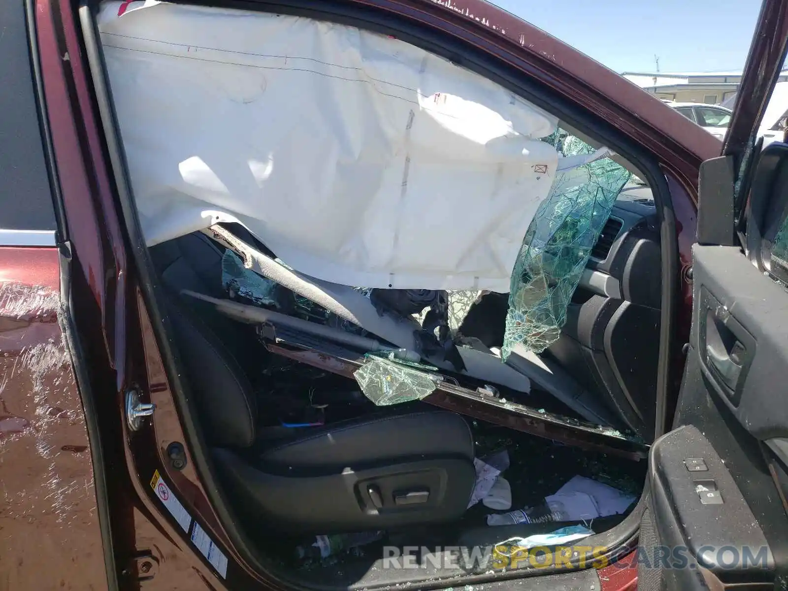 5 Photograph of a damaged car 5TDJZRFHXKS700653 TOYOTA HIGHLANDER 2019