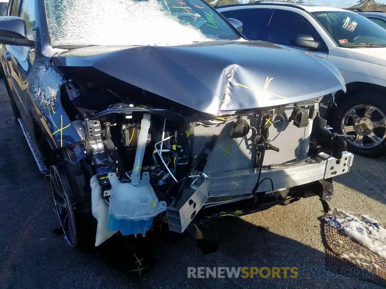 9 Photograph of a damaged car 5TDJZRFHXKS706632 TOYOTA HIGHLANDER 2019