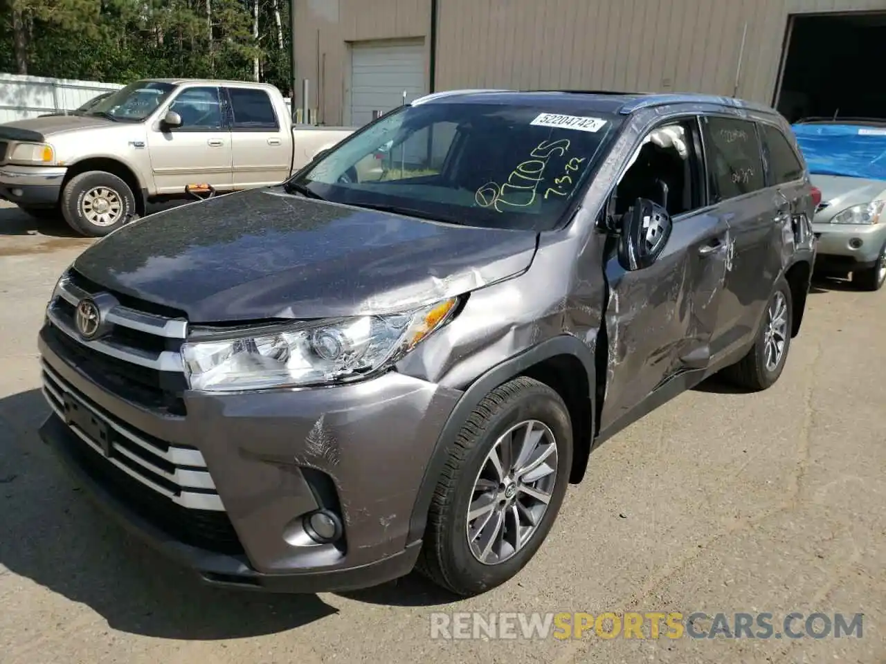 2 Photograph of a damaged car 5TDJZRFHXKS709952 TOYOTA HIGHLANDER 2019