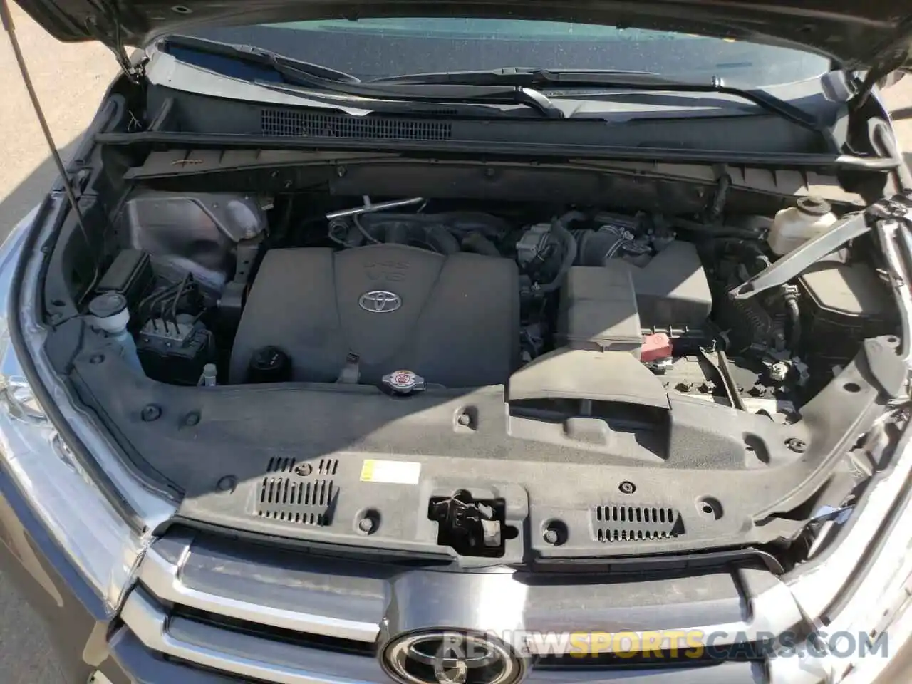 7 Photograph of a damaged car 5TDJZRFHXKS709952 TOYOTA HIGHLANDER 2019