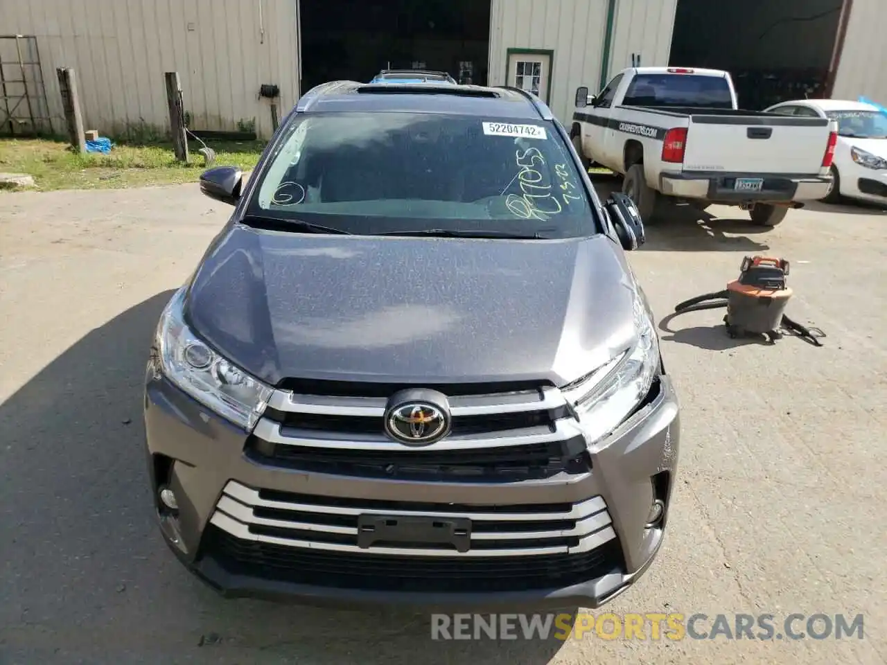 9 Photograph of a damaged car 5TDJZRFHXKS709952 TOYOTA HIGHLANDER 2019