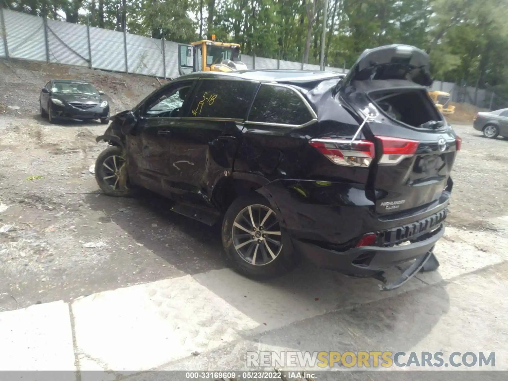 3 Photograph of a damaged car 5TDJZRFHXKS710678 TOYOTA HIGHLANDER 2019