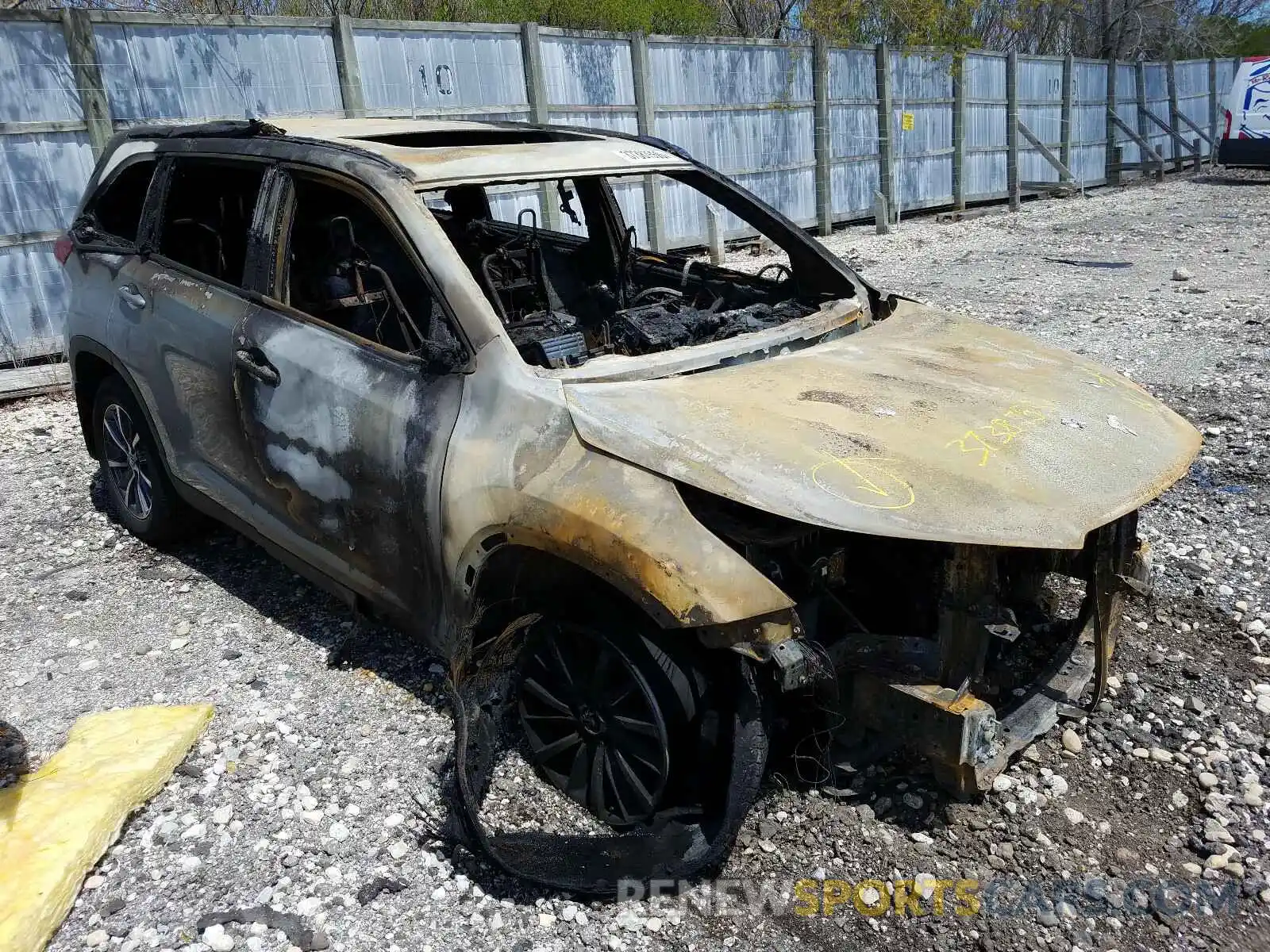 1 Photograph of a damaged car 5TDJZRFHXKS711815 TOYOTA HIGHLANDER 2019