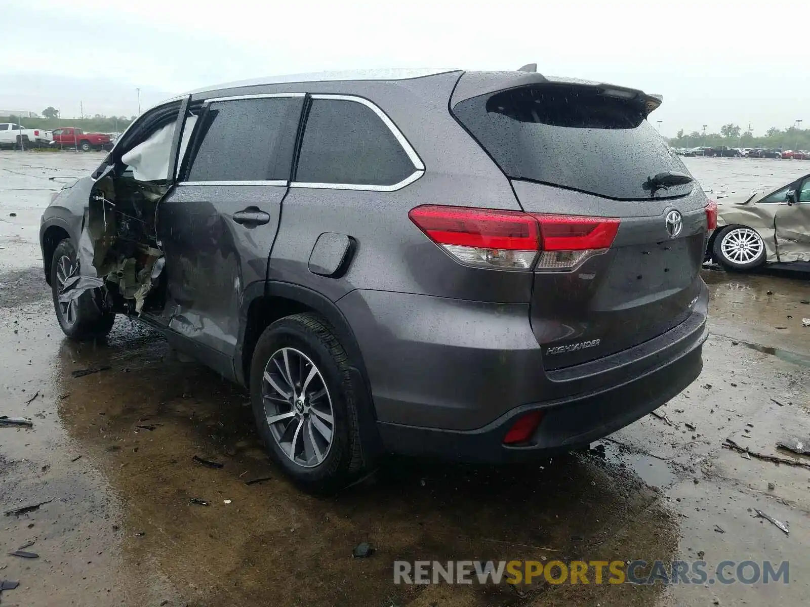 3 Photograph of a damaged car 5TDJZRFHXKS712589 TOYOTA HIGHLANDER 2019