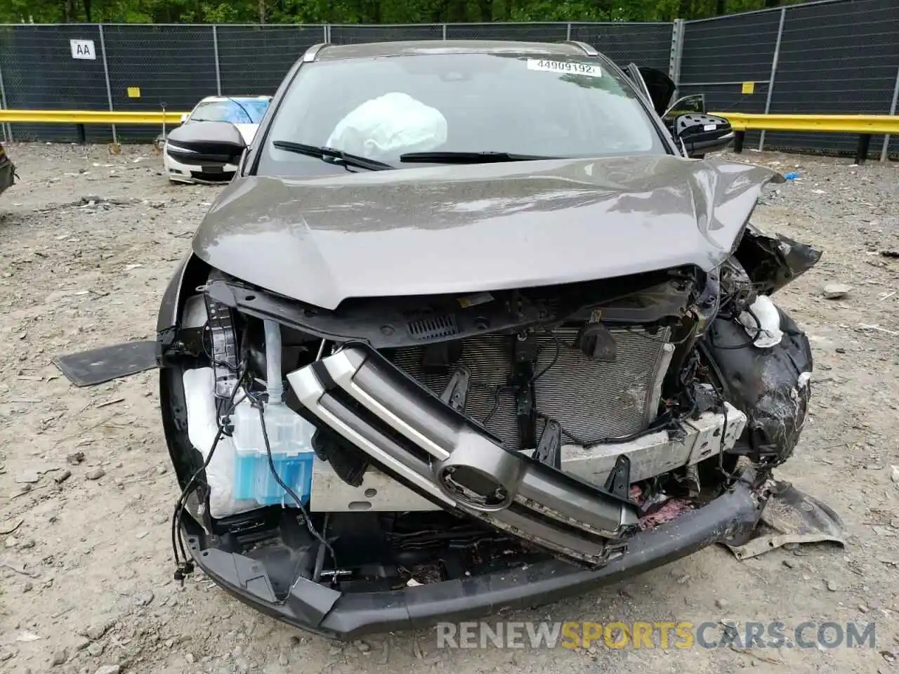 9 Photograph of a damaged car 5TDJZRFHXKS712835 TOYOTA HIGHLANDER 2019