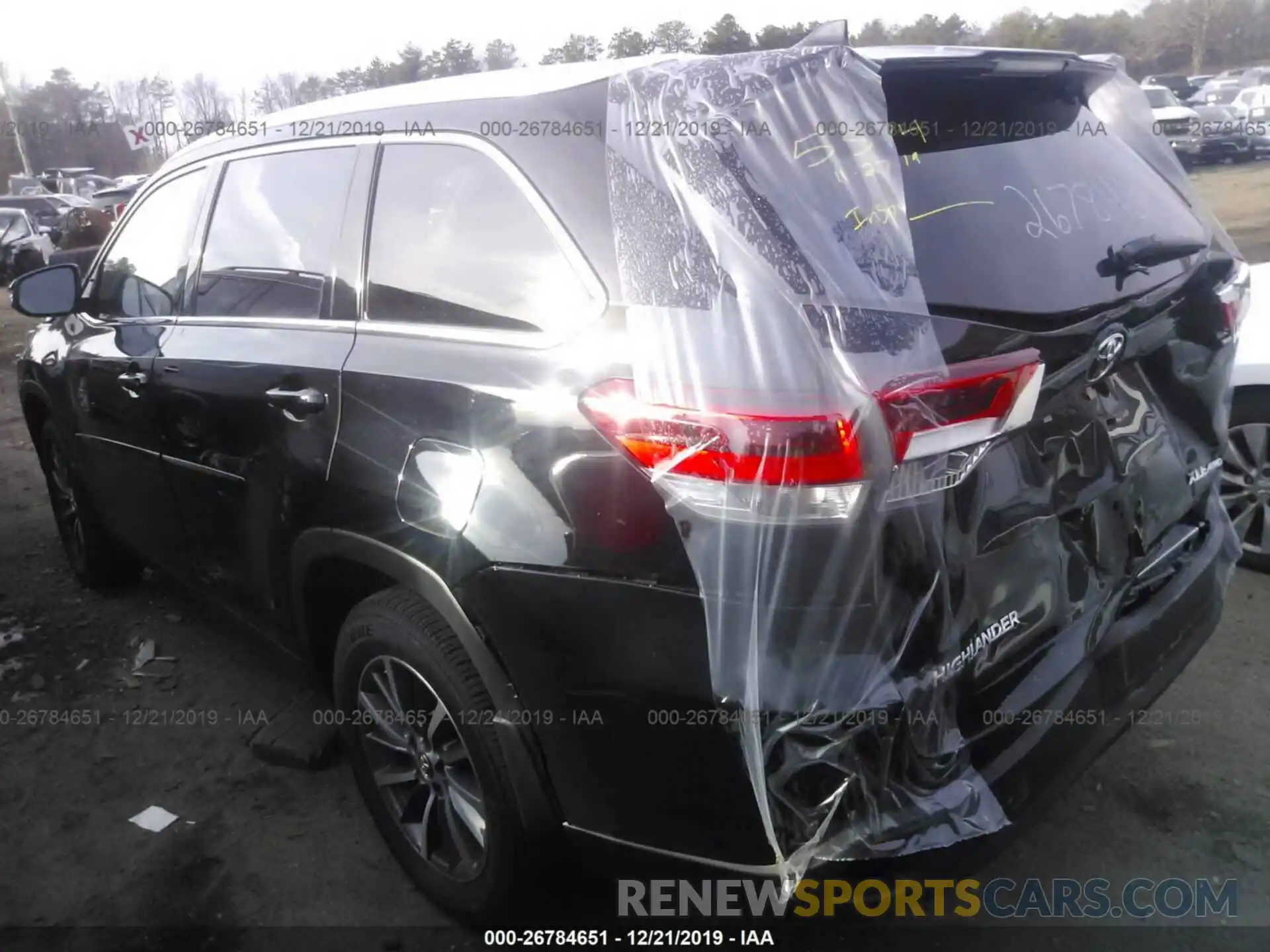 3 Photograph of a damaged car 5TDJZRFHXKS717890 TOYOTA HIGHLANDER 2019