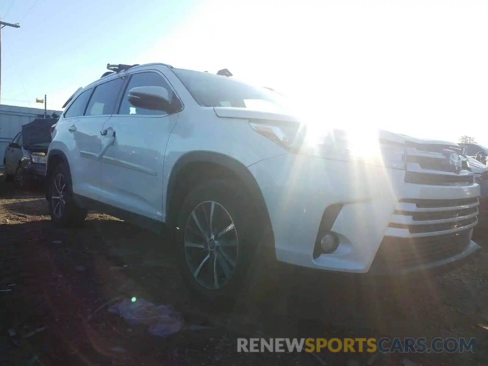 1 Photograph of a damaged car 5TDJZRFHXKS724712 TOYOTA HIGHLANDER 2019